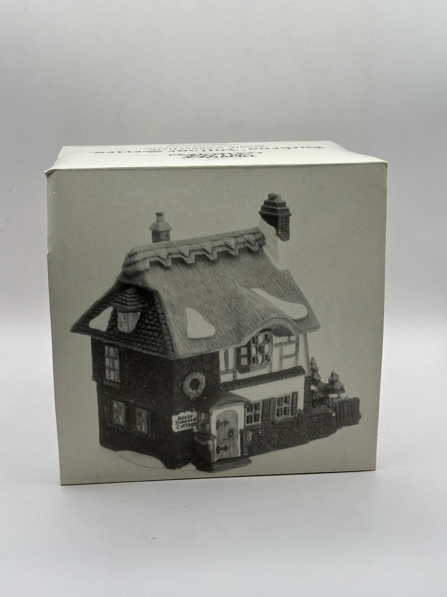 Department 56 - Betsy Trotwood's Cottage - Dickens' Village