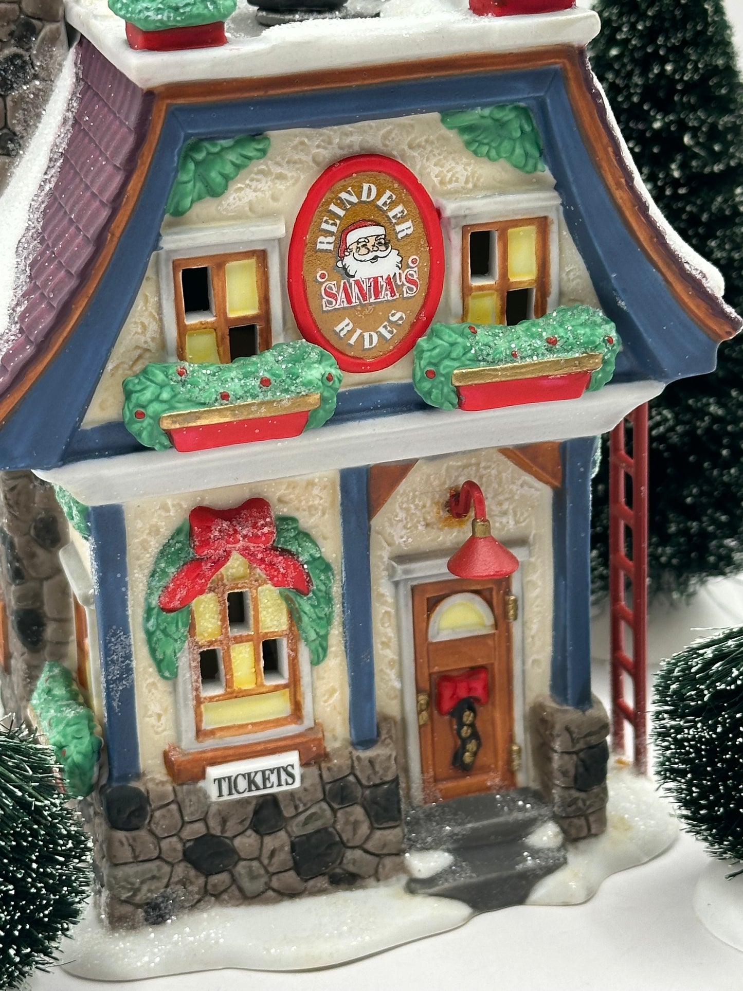 Department 56 - Santa's Reindeer Rides - North Pole Series