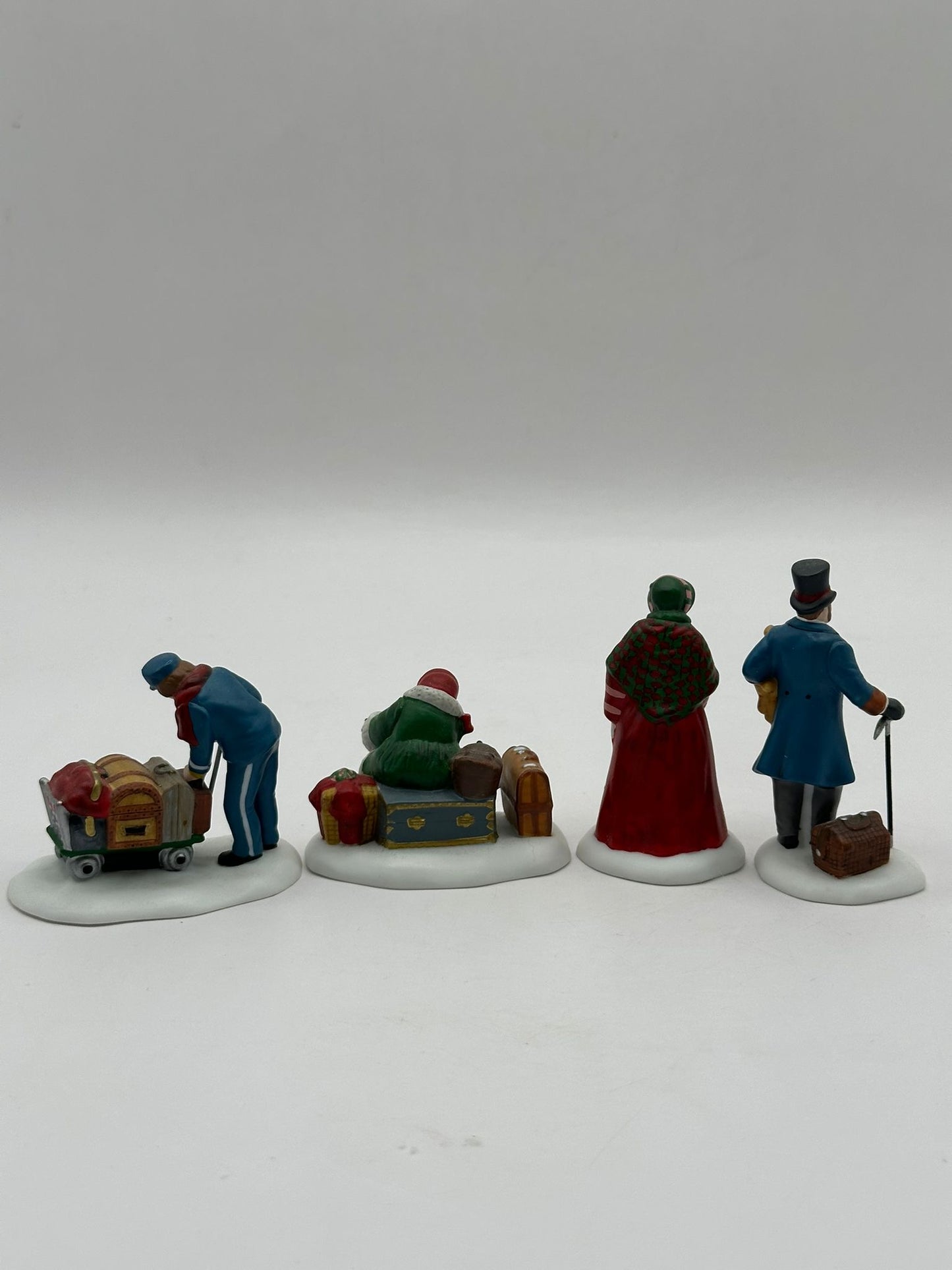 Department 56 - Meeting The Family At The Railroad Station - Dickens' Village