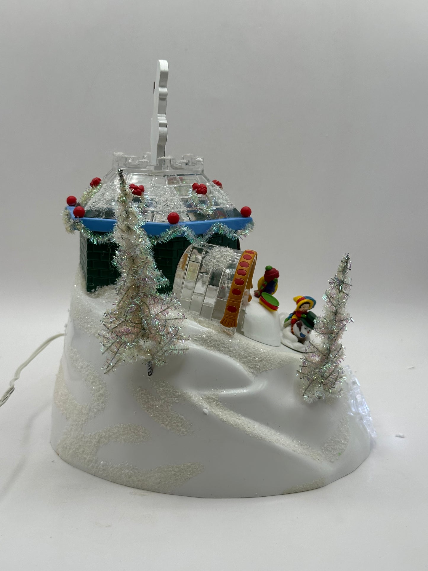 Department 56 - Frosty's Sleds 'N Saucers - North Pole Series