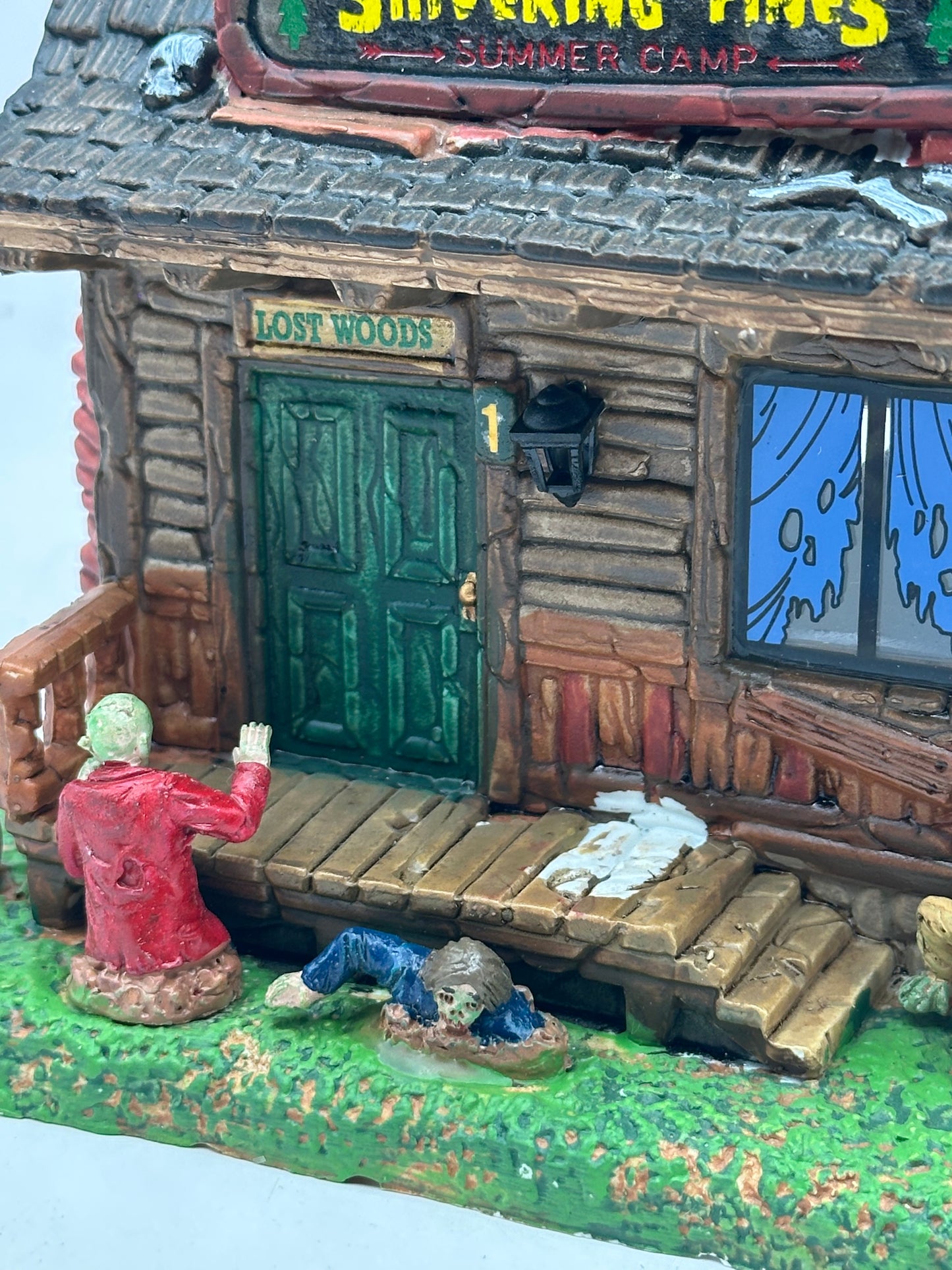 Lemax Spooky Town - Creepy Cabin