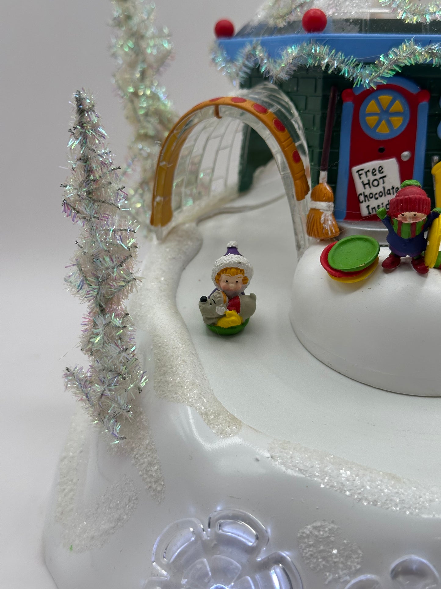 Department 56 - Frosty's Sleds 'N Saucers - North Pole Series