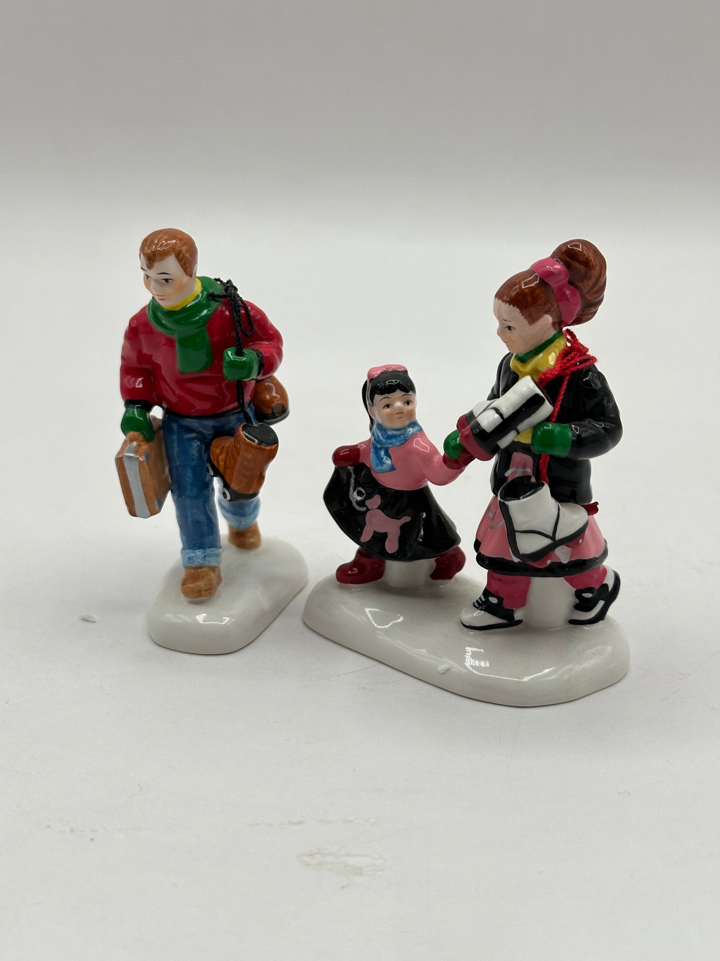 Department 56 - Everybody Goes Skating At Rollerama - Original Snow Village