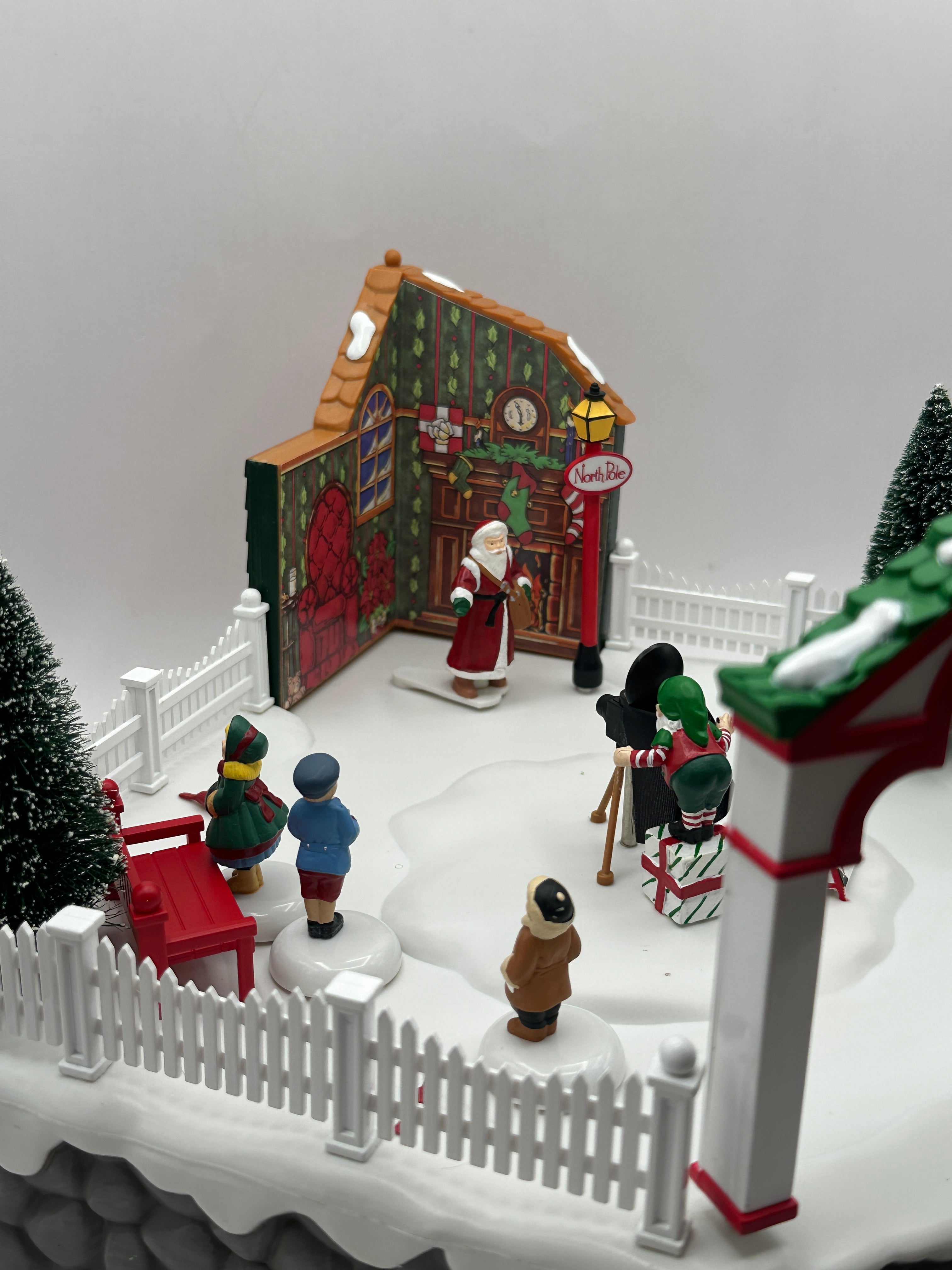 Department 56 - Village Animated Photo With Santa - Village