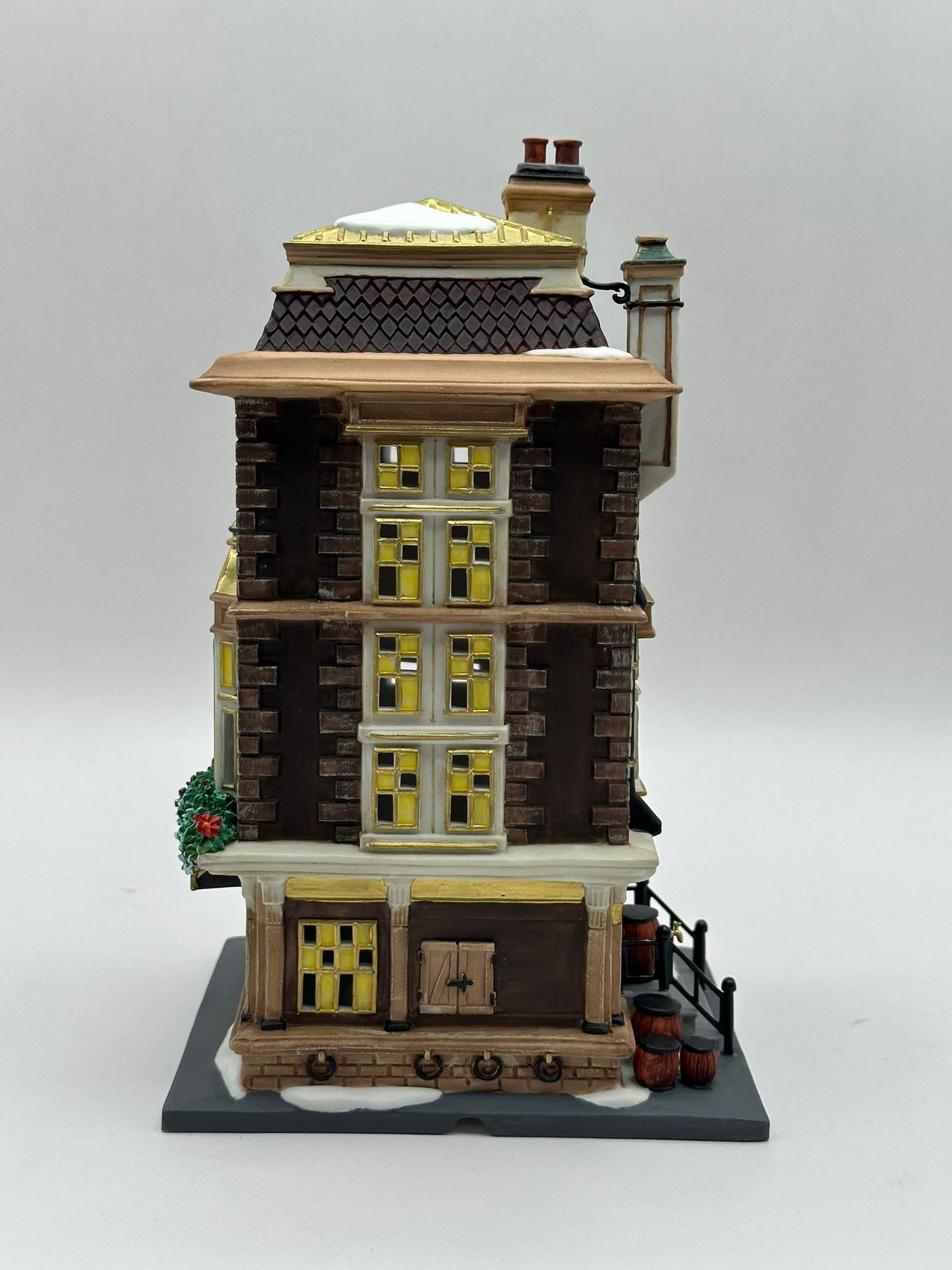 Department 56 - Canadian Pub - Dickens' Village