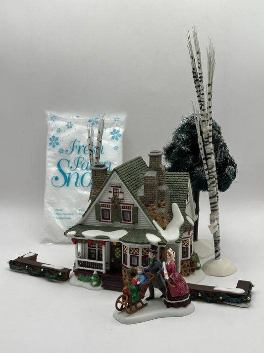 Department 56 - Christmas Homecoming at Havenport - New England Village