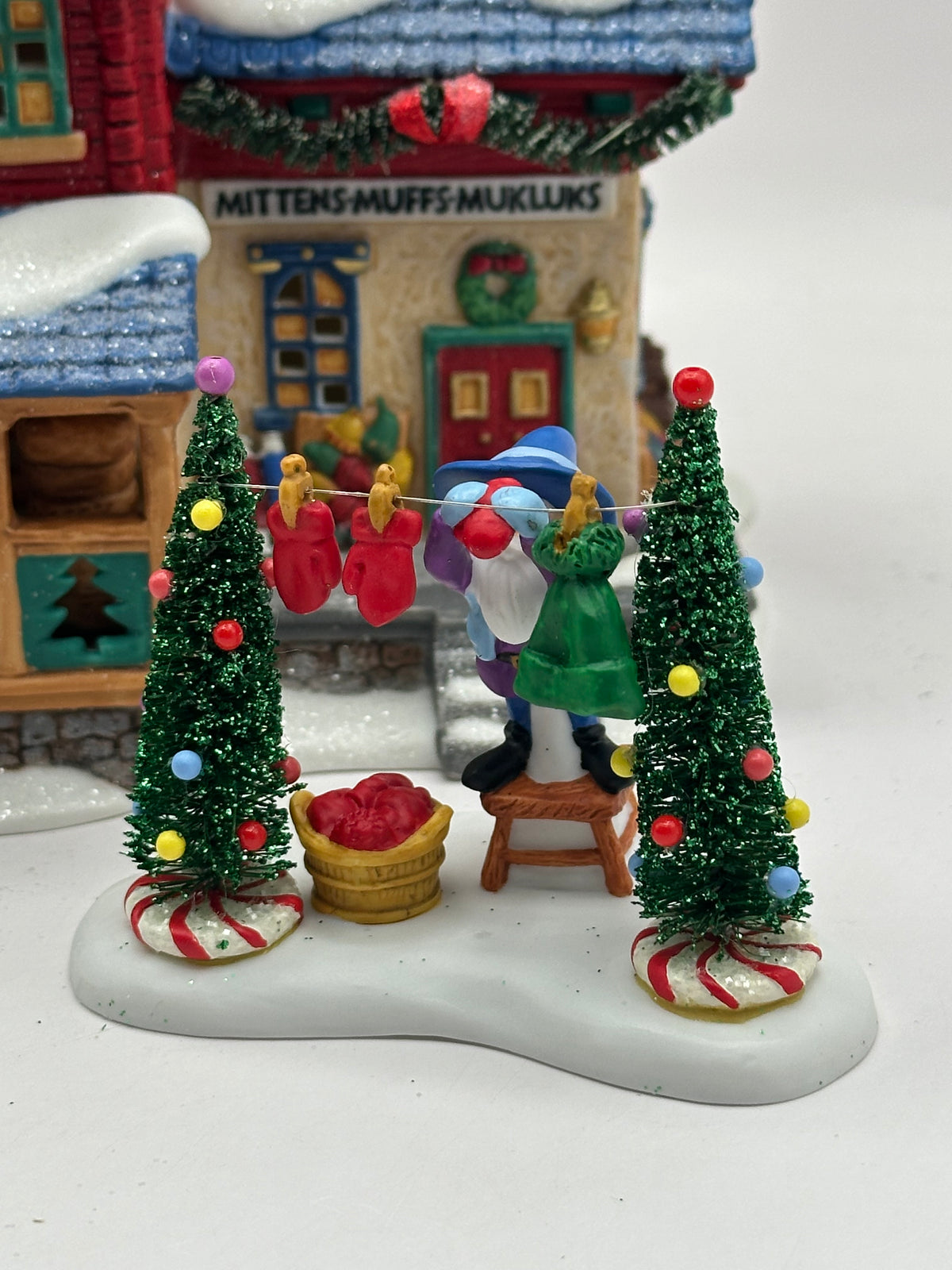 Department 56 - Northwind Knitters - North Pole Series