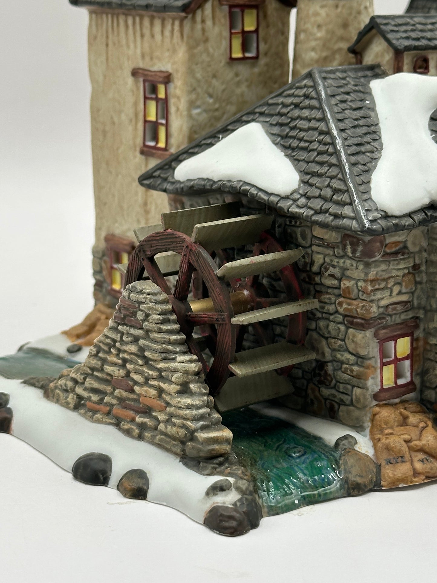 Department 56 - London Gin Distillery - Dickens' Village
