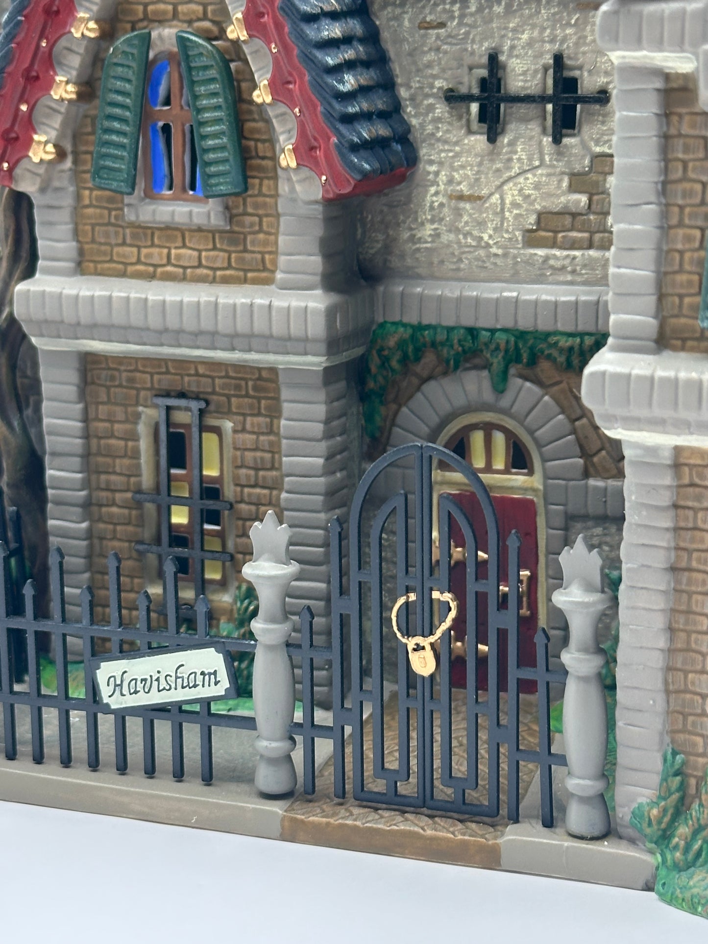 Department 56 - Great Expectations - Satis Manor - Literary Classics