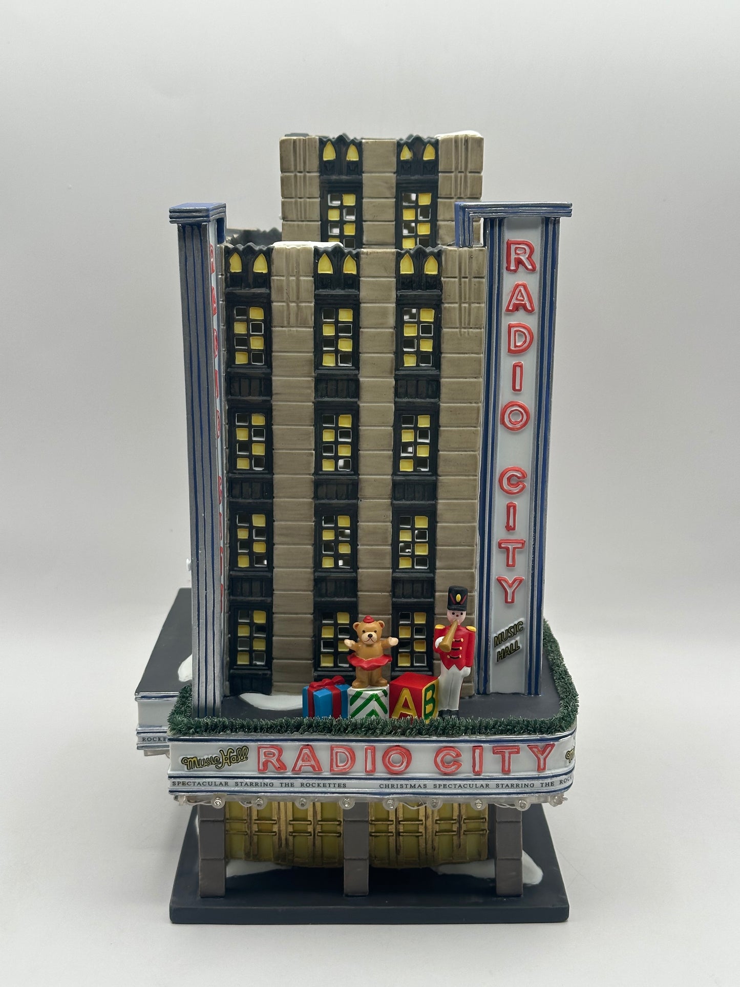 Department 56 - Radio City Music Hall with Radio City Rockettes - Christmas in the City
