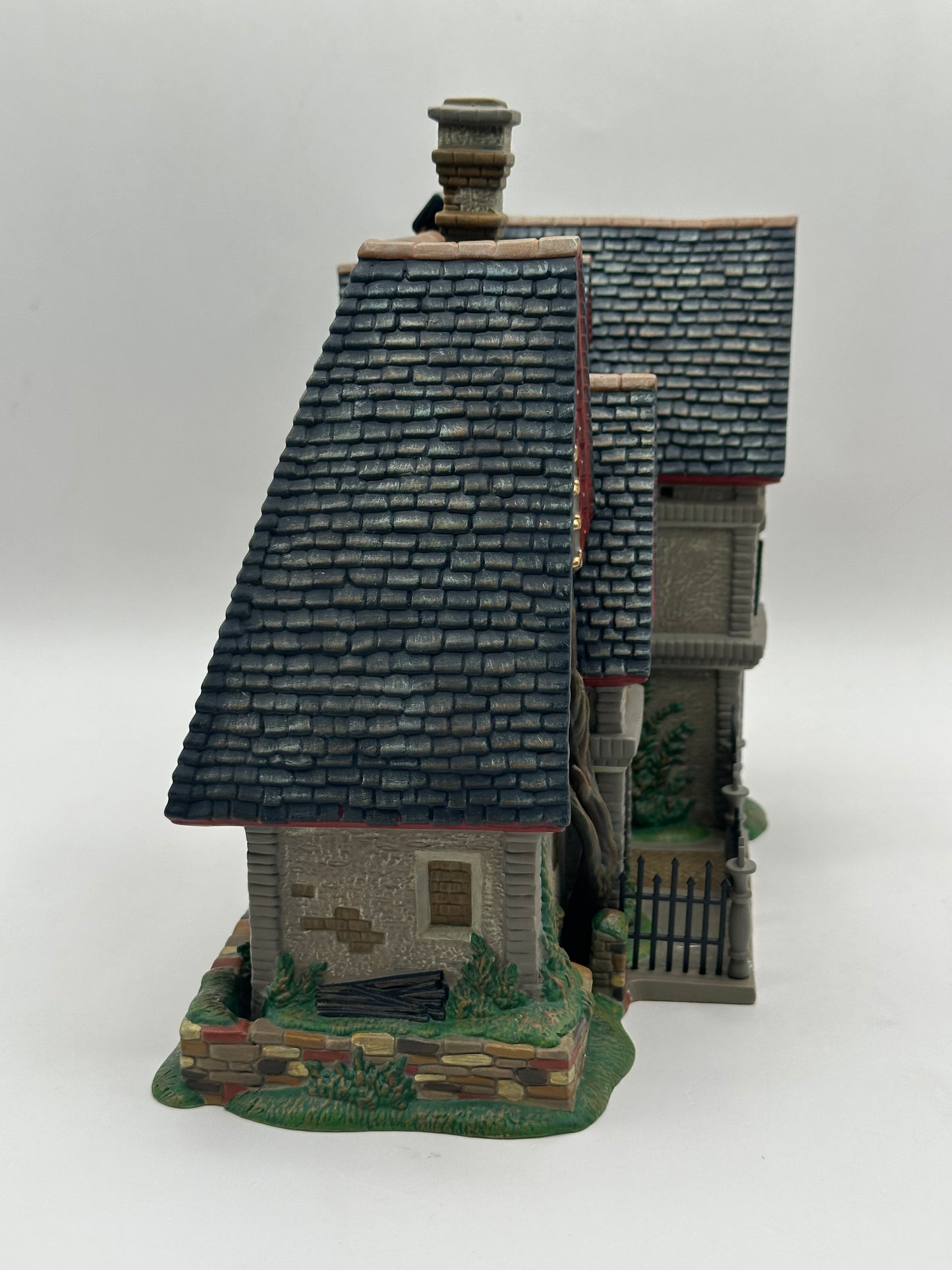 Department 56 - Great Expectations - Satis Manor - Literary Classics