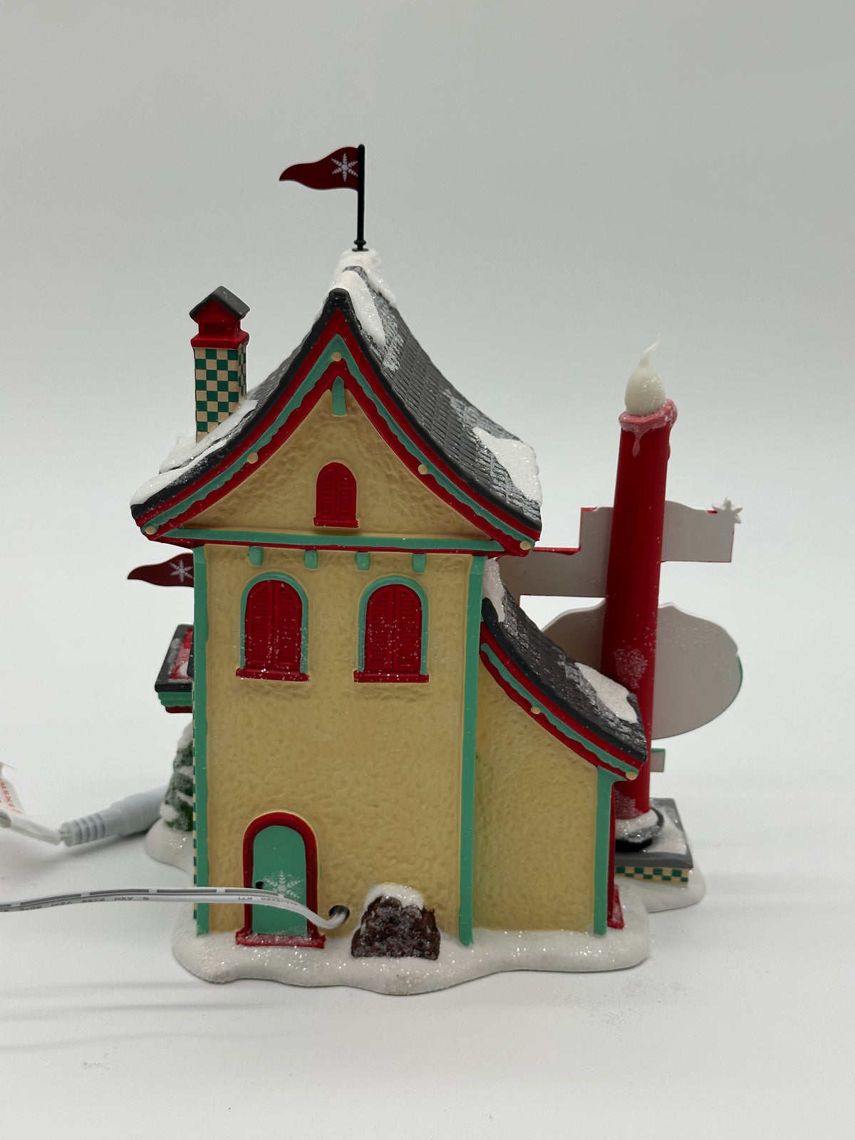 Department 56 - North Pole Welcoming Christmas Candle-Light Inn - North Pole Series