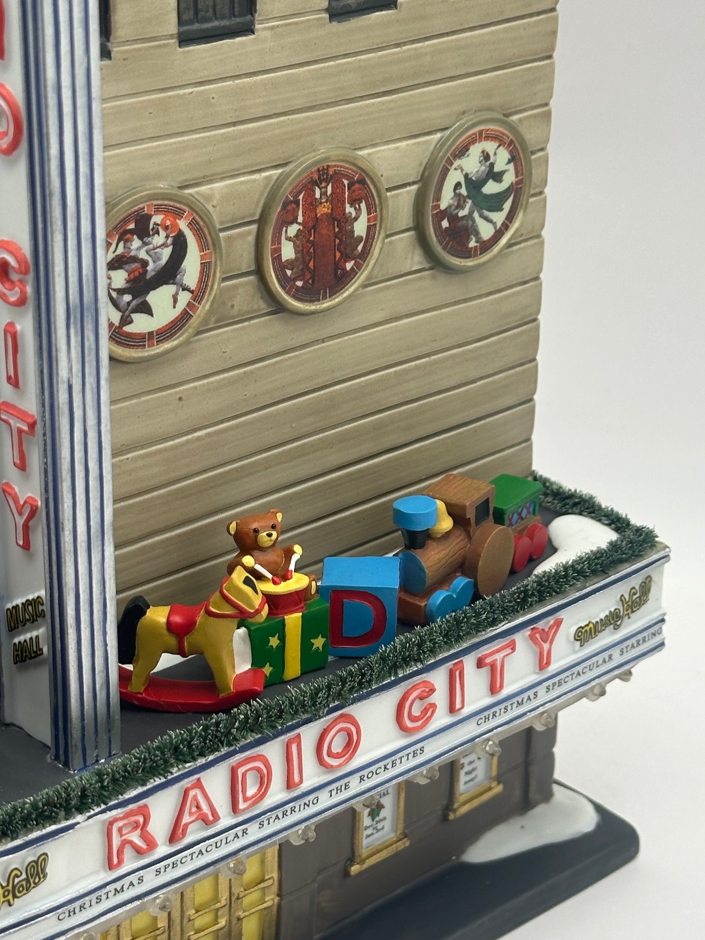 Department 56 - Radio City Music Hall with Radio City Rockettes - Christmas in the City