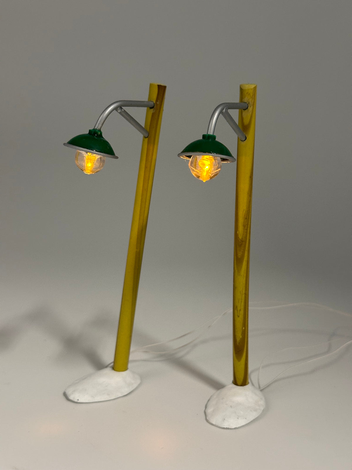 Department 56 - Country Road Lampposts - Village Accessories