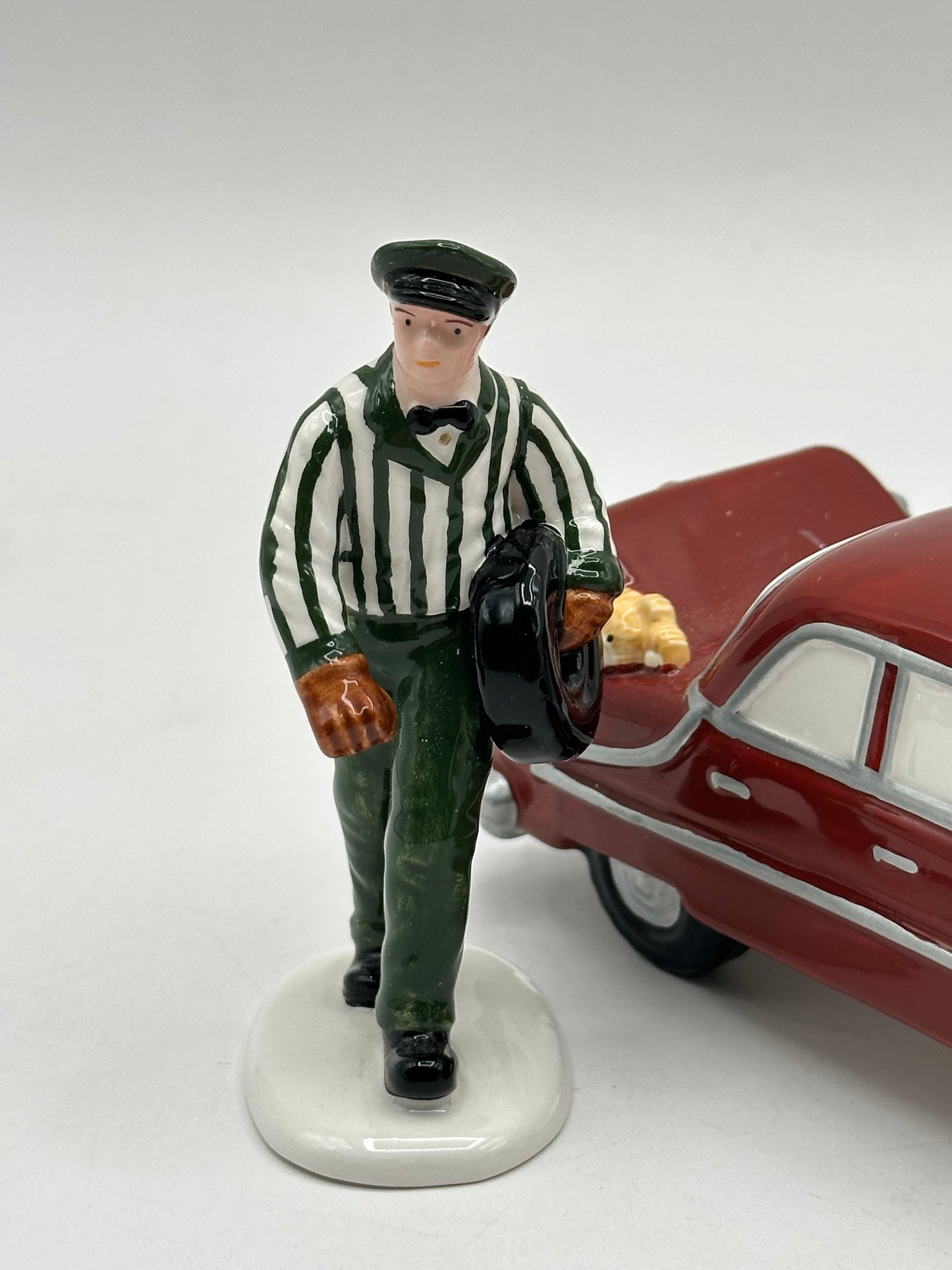 Department 56 - Service With A Smile - Original Snow Village