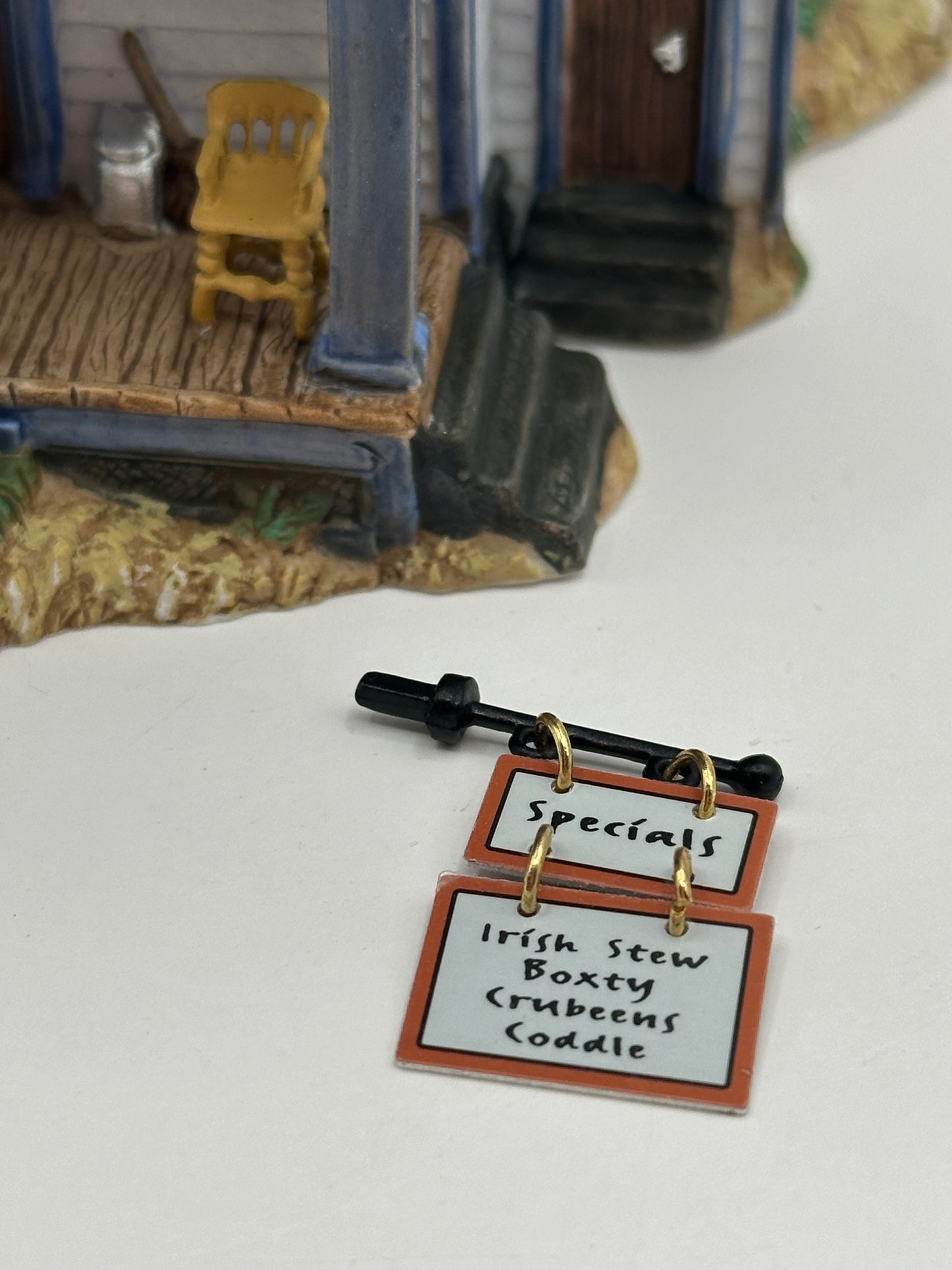 Department 56 - Whale Tale Pub & Inn - New England Village