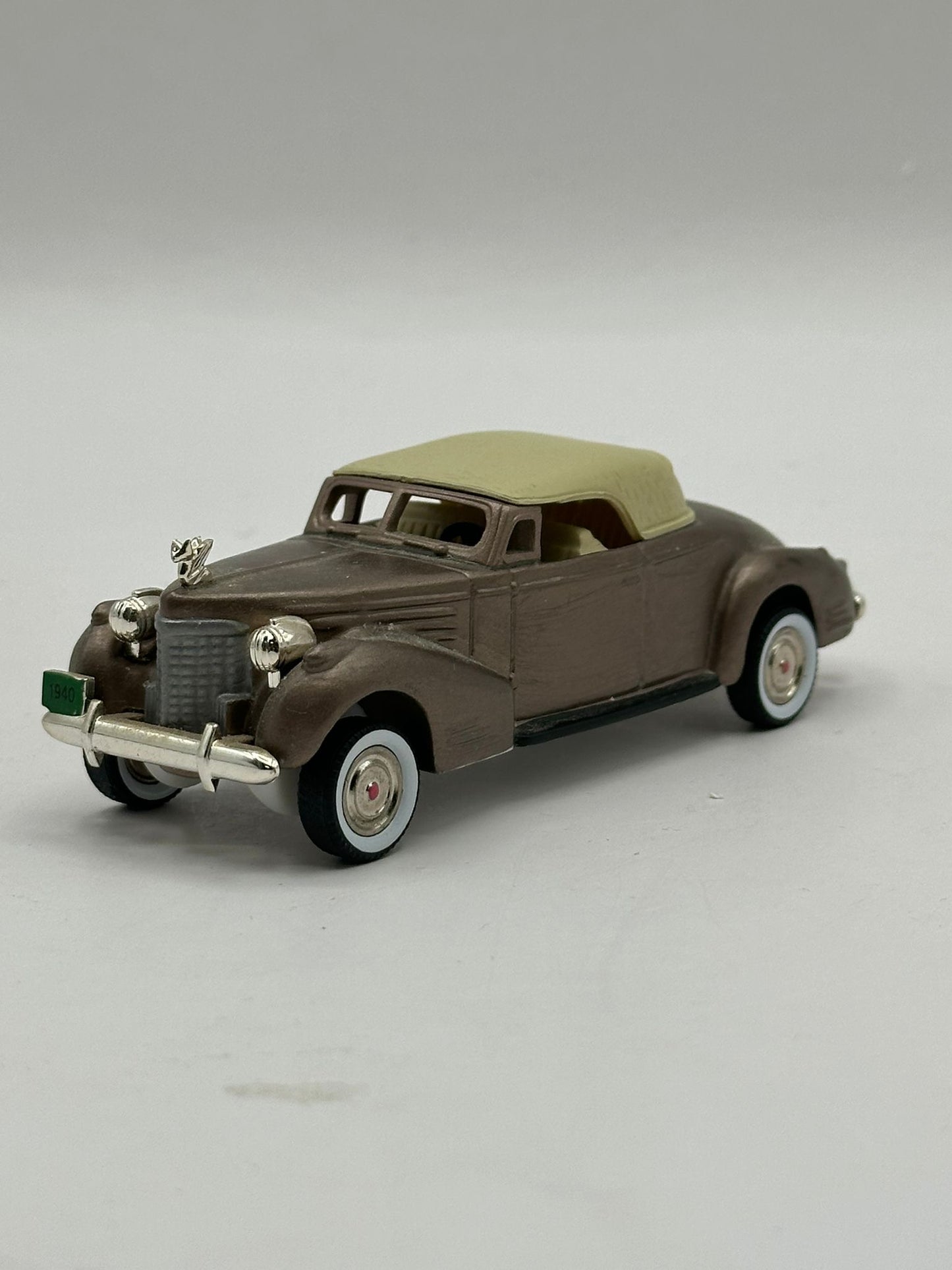 Department 56 - 1940 V16 Cadillac Coupe - Christmas in the City