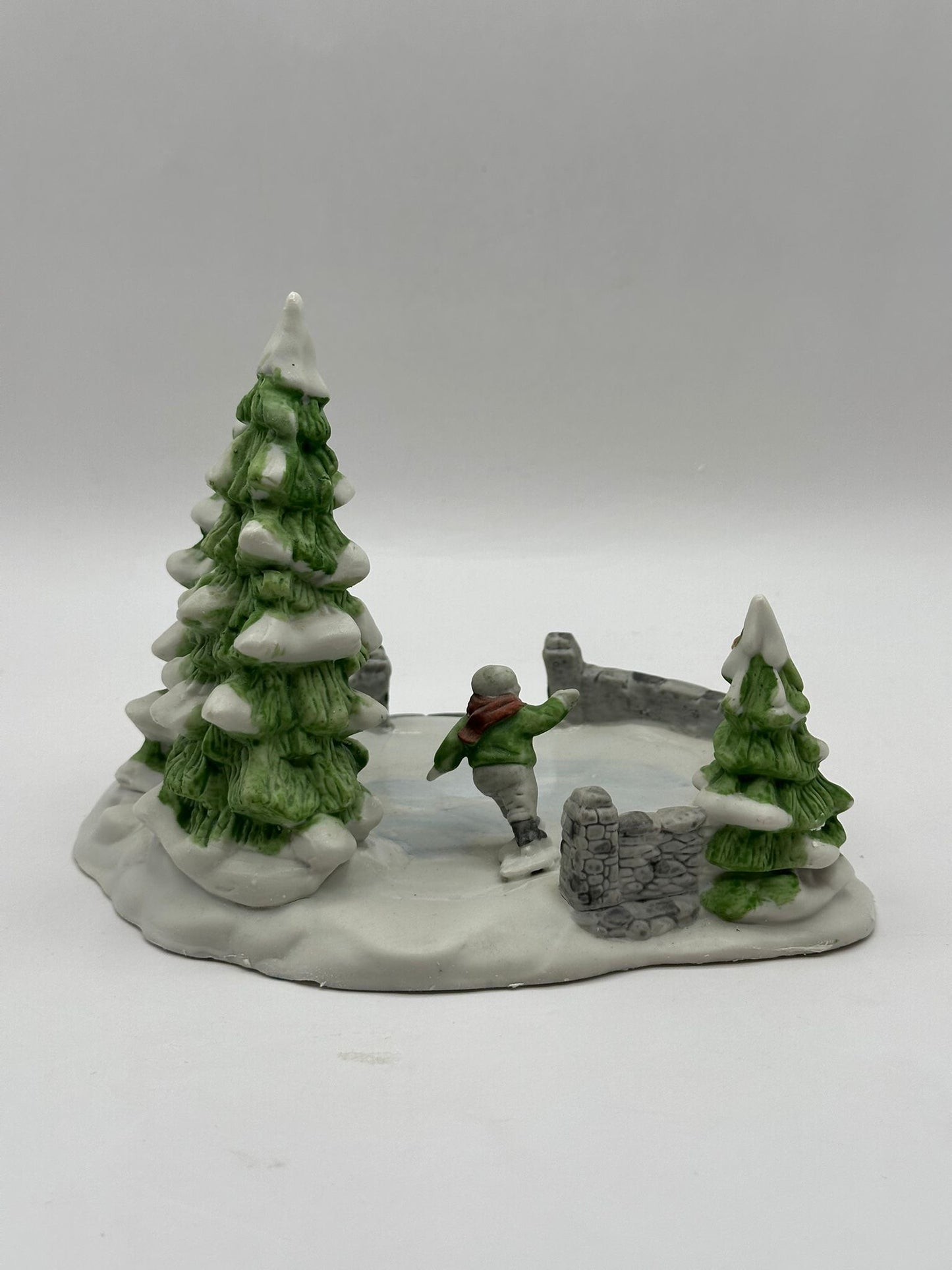 Department 56 - Skating Pond - Christmas in the City