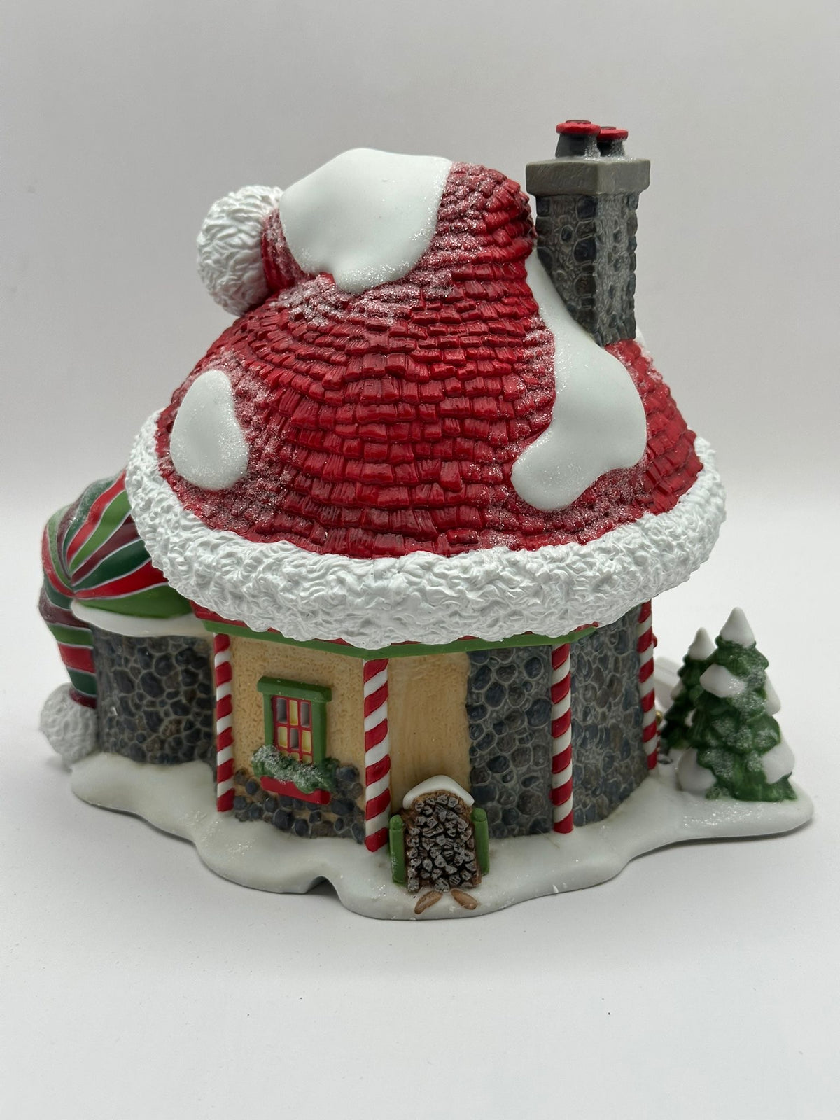 Department 56 - Santa's Hat Inn - North Pole Series