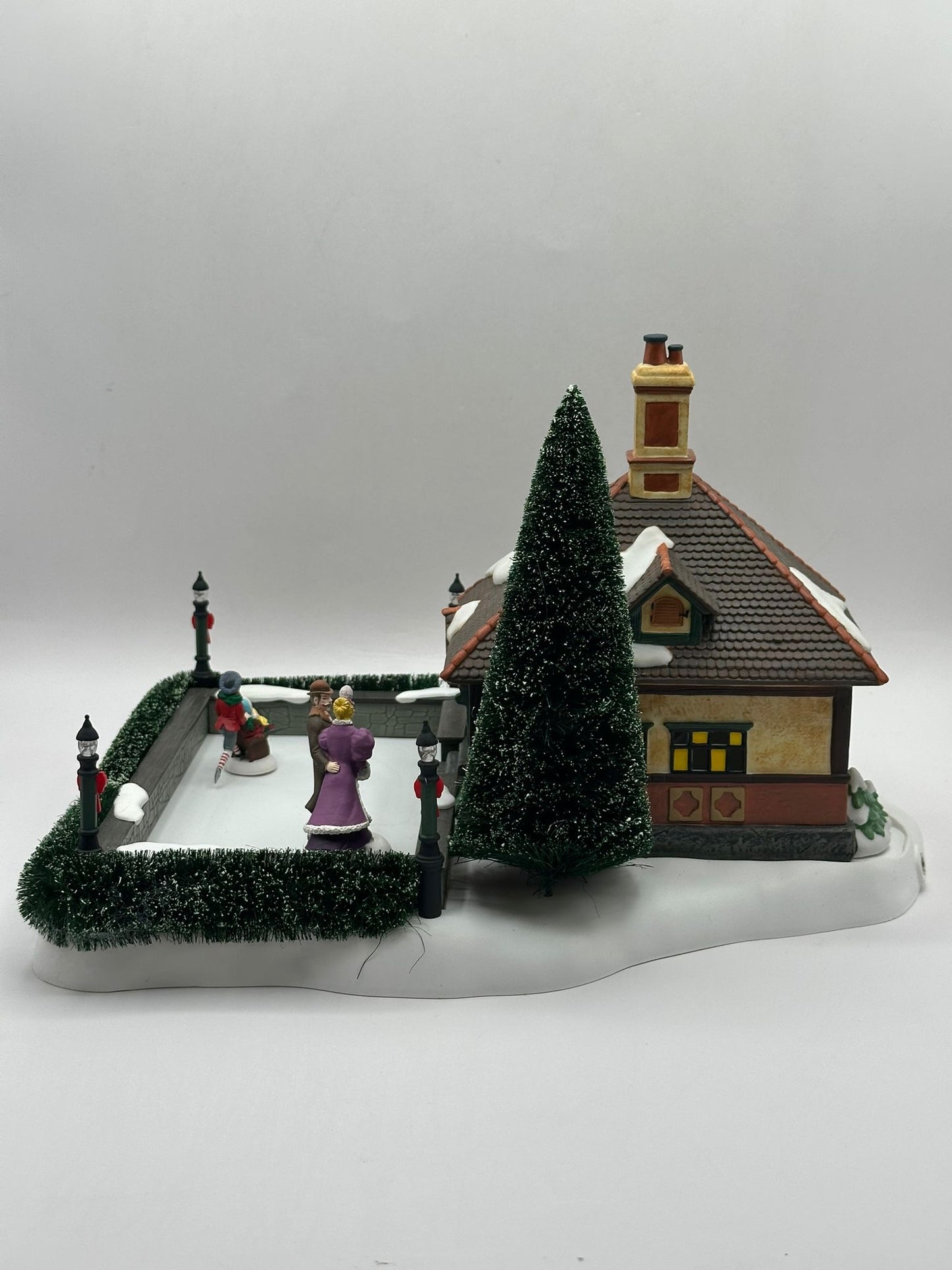 Department 56 - London Skating Club - Dickens' Village