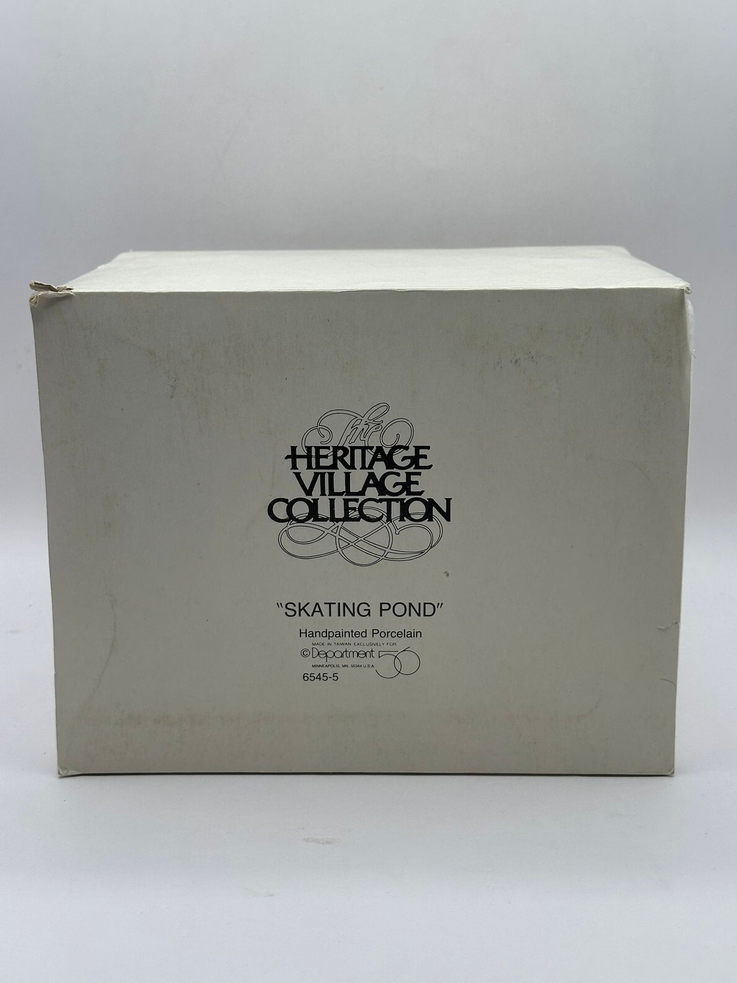 Department 56 - Skating Pond - Christmas in the City