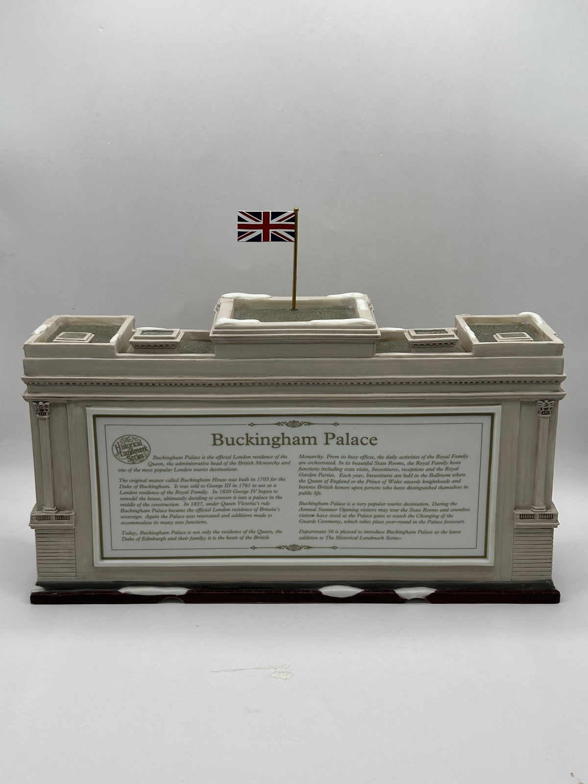 Department 56 - Buckingham Palace - Dickens' Village