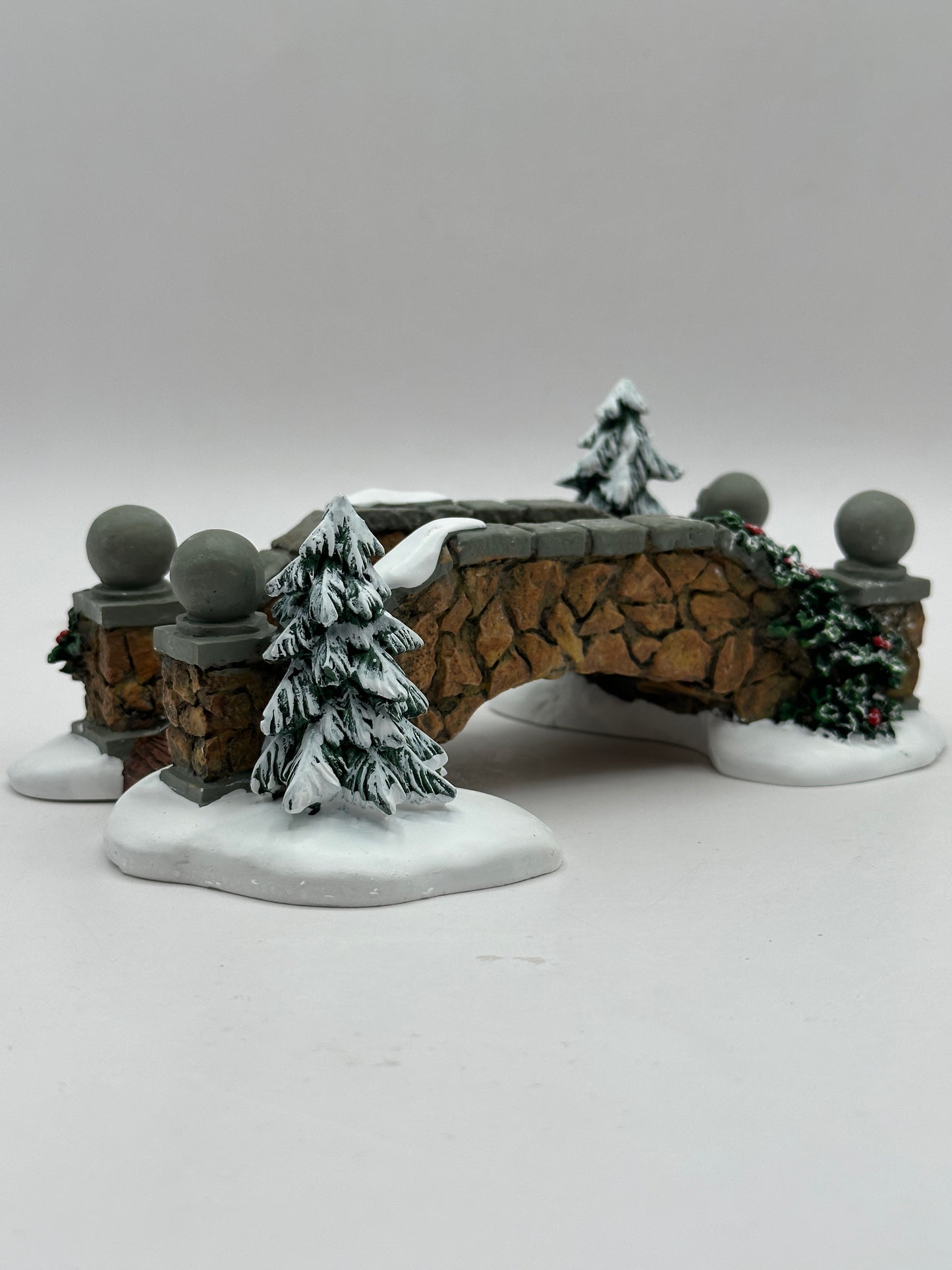 Department 56 - Stone Footbridge - Village Accessories