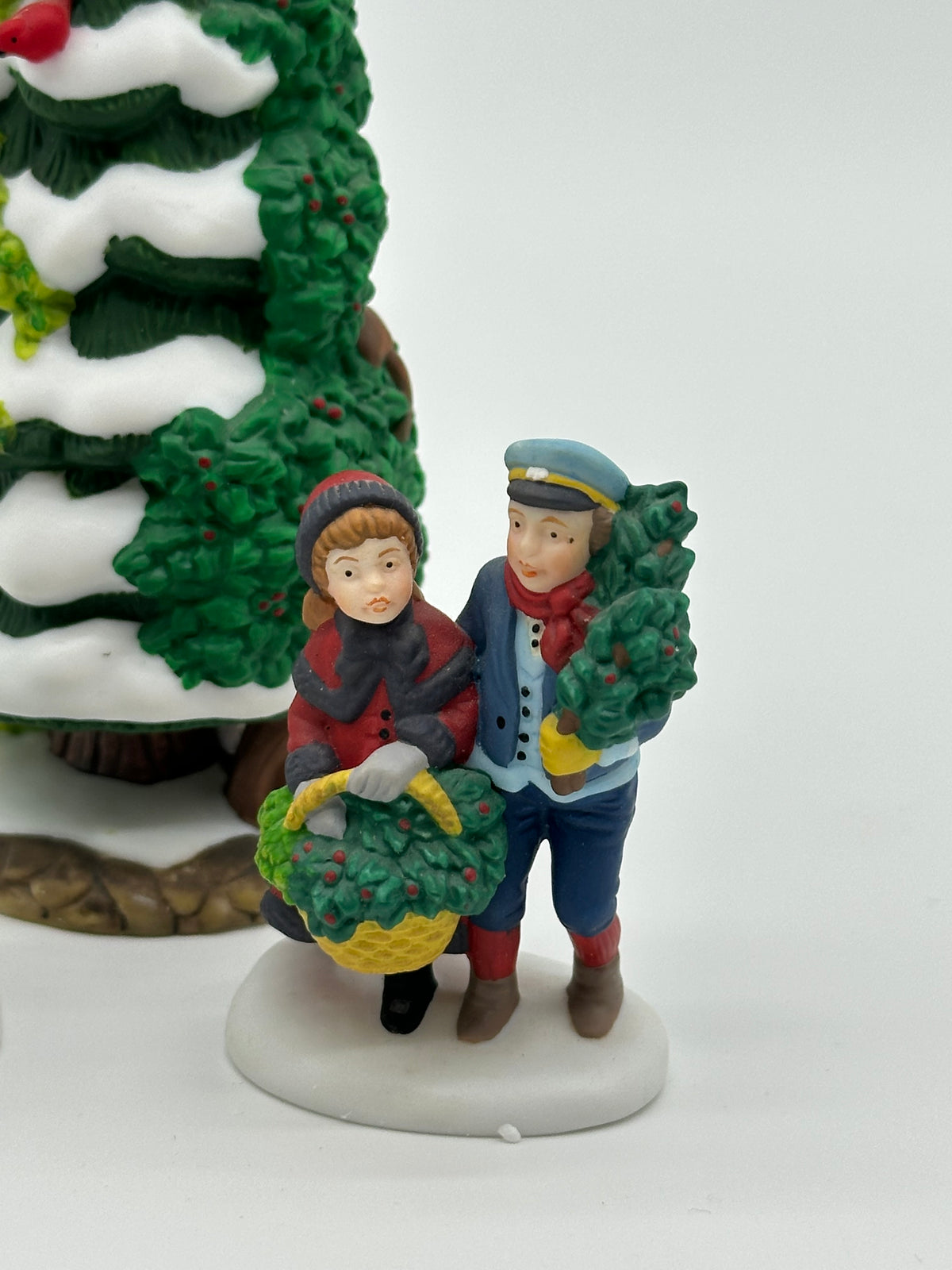 Department 56 - The Holly and The Ivy - Christmas in the City