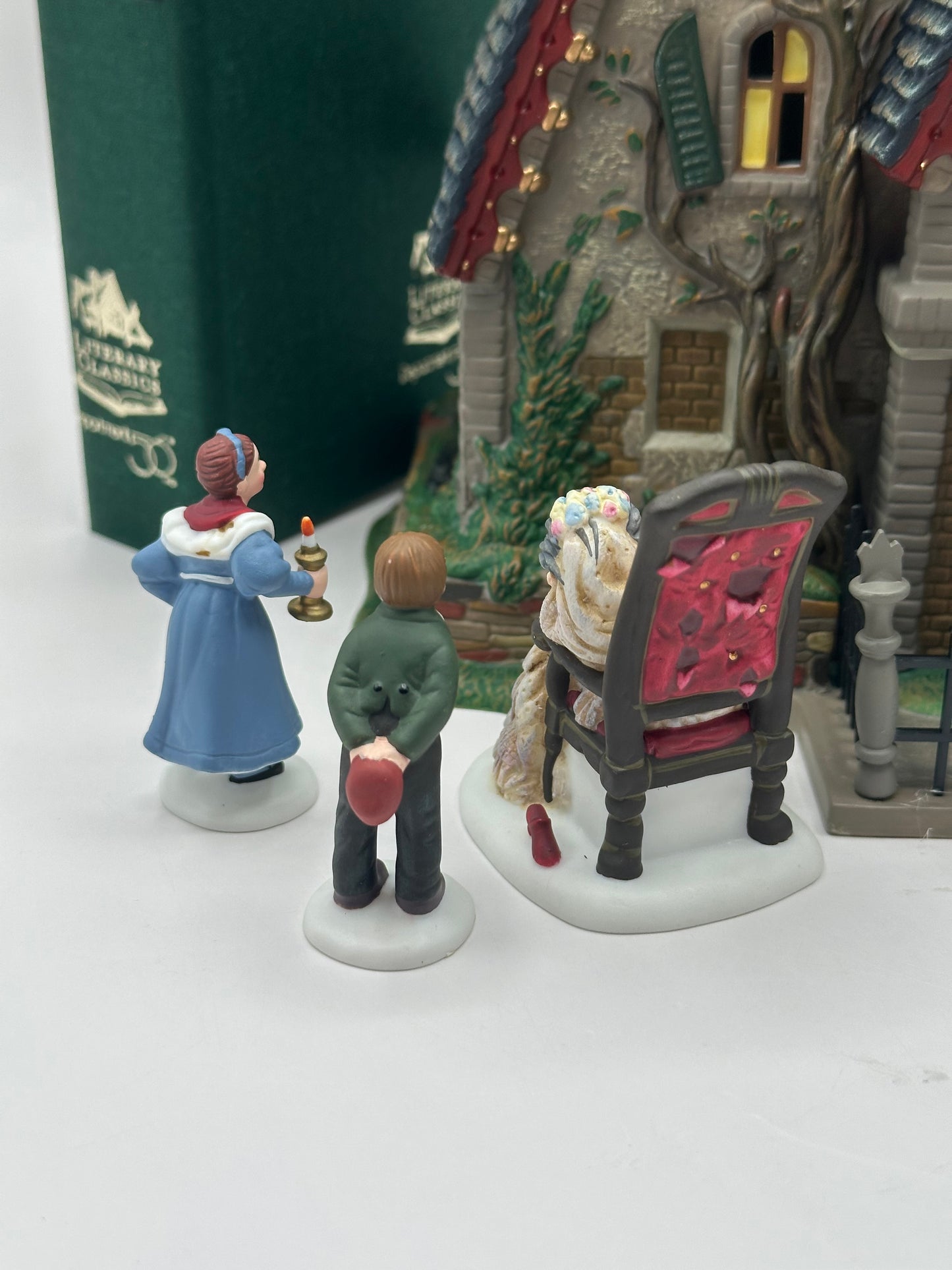 Department 56 - Great Expectations - Satis Manor - Literary Classics