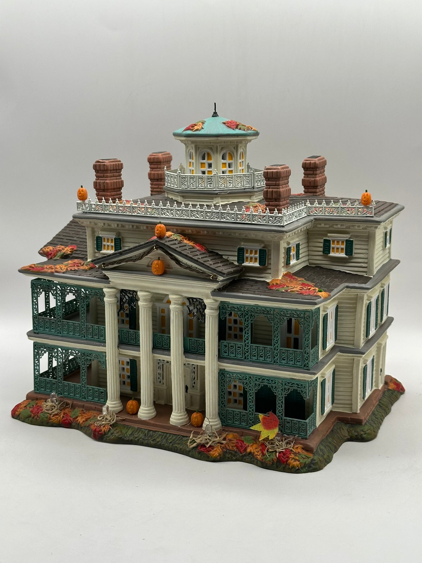 Department 56 - Disneyland Haunted Mansion (Porcelain Edition)