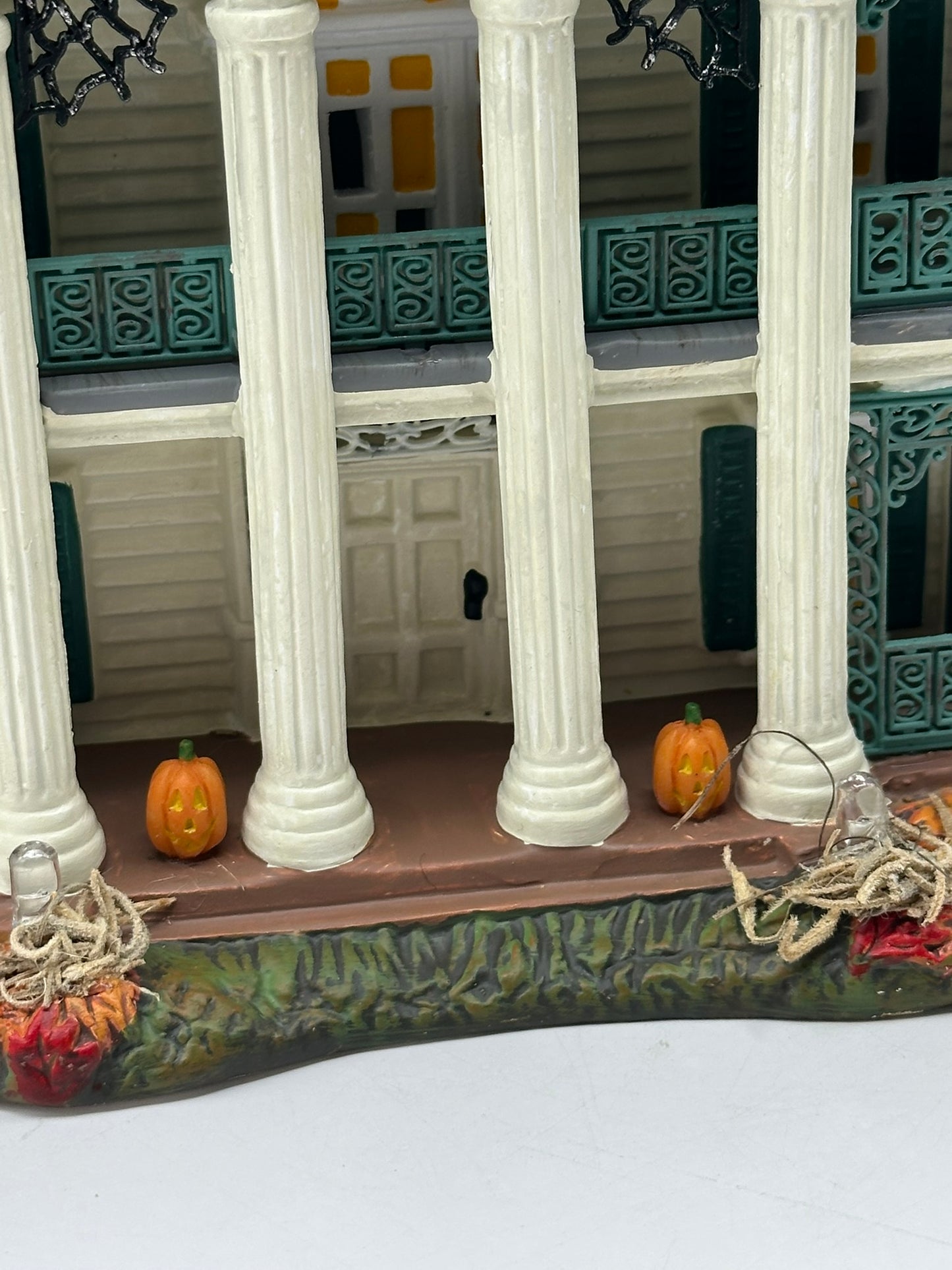 Department 56 - Disneyland Haunted Mansion (Porcelain Edition)