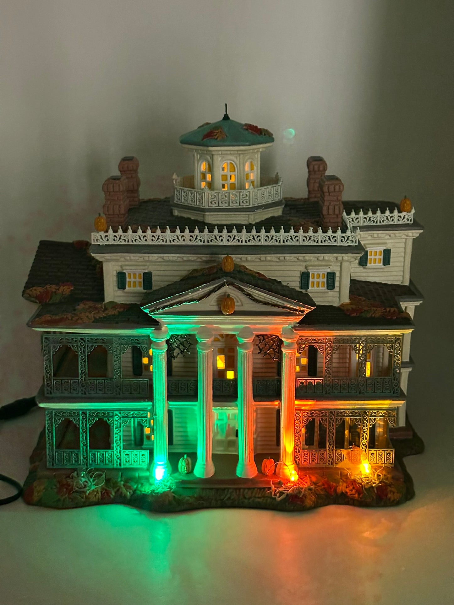 Department 56 - Disneyland Haunted Mansion (Porcelain Edition)