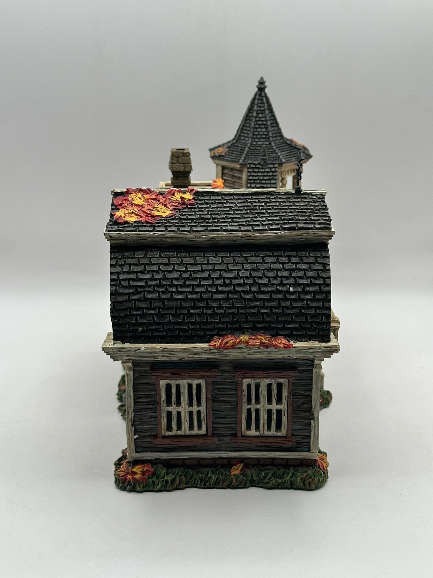 Department 56 - The Munsters Village 1313 Mockingbird Lane - Halloween