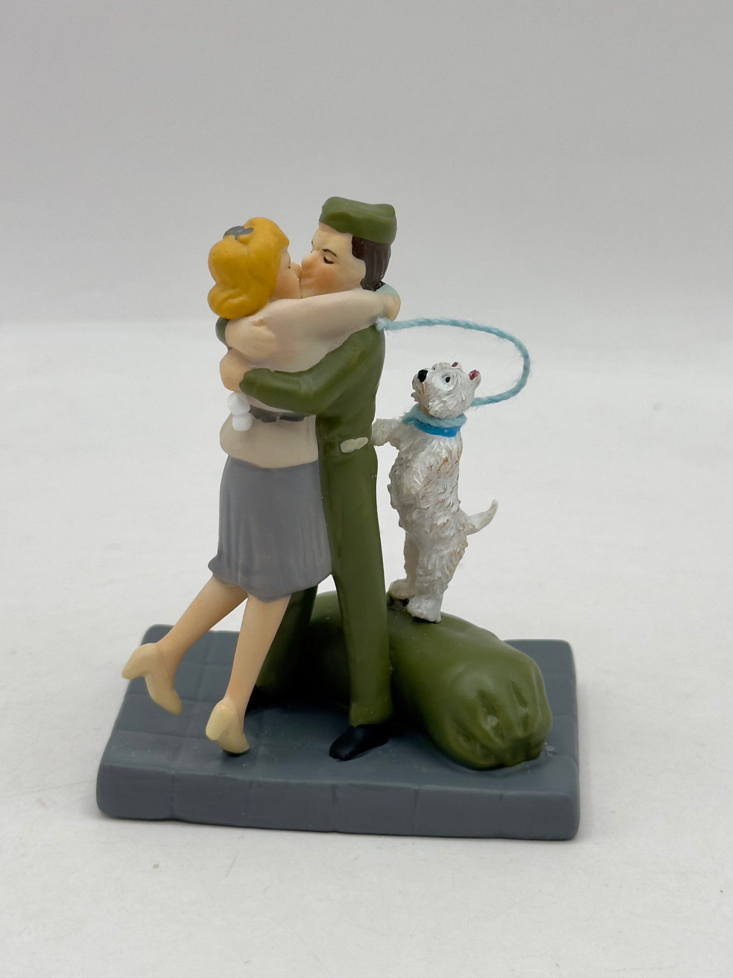 Department 56 - Wrapped Up In Love - Christmas in the City