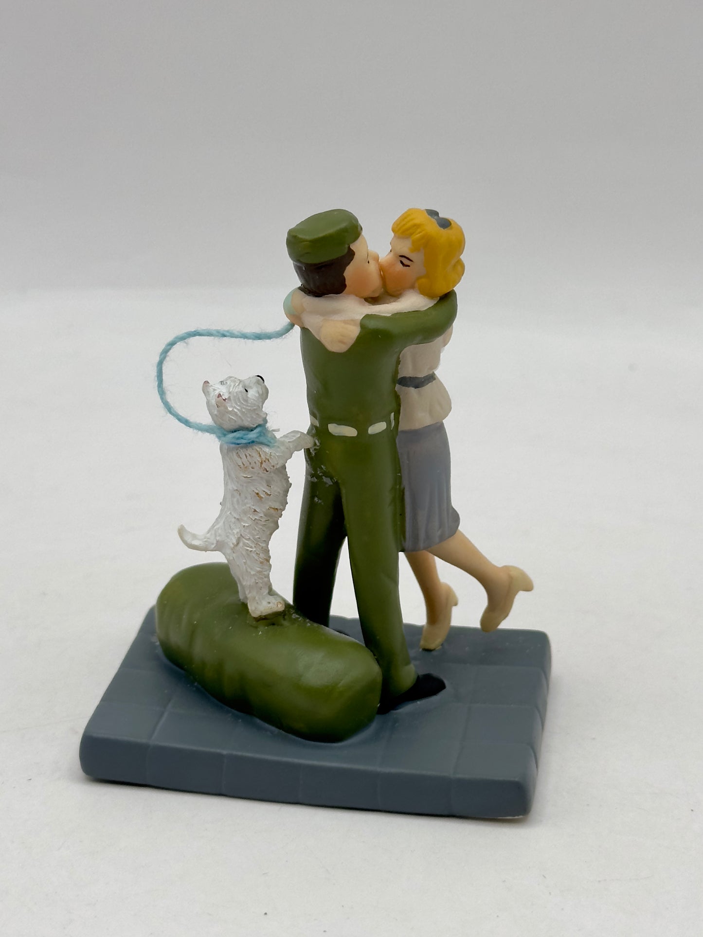 Department 56 - Wrapped Up In Love - Christmas in the City