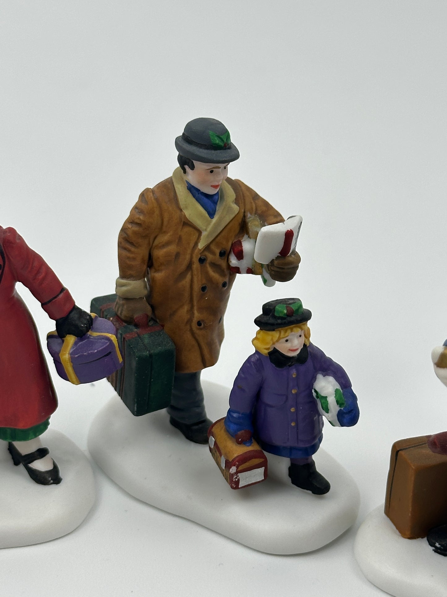 Department 56 - Going Home For The Holidays - Christmas in the City