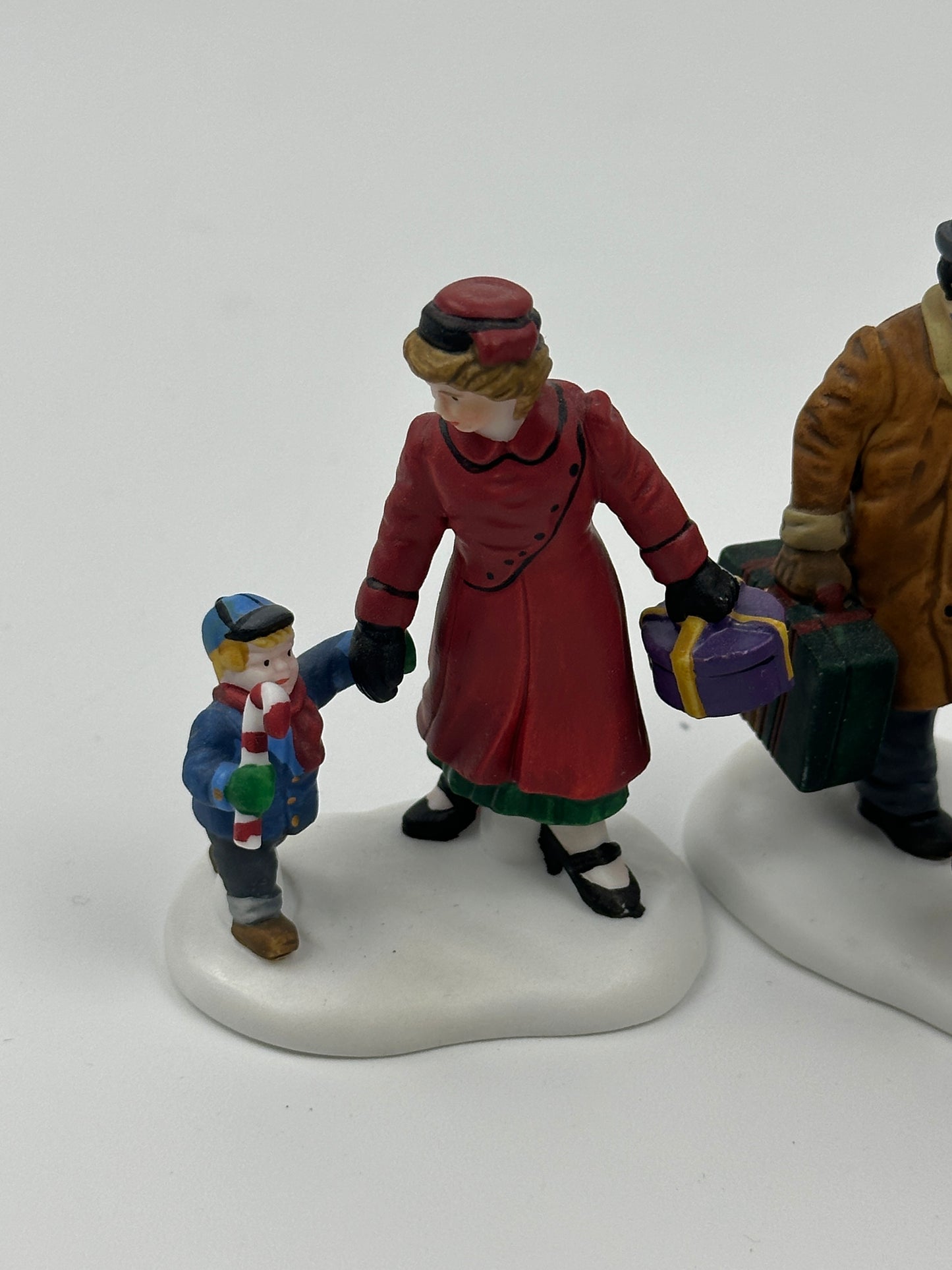 Department 56 - Going Home For The Holidays - Christmas in the City