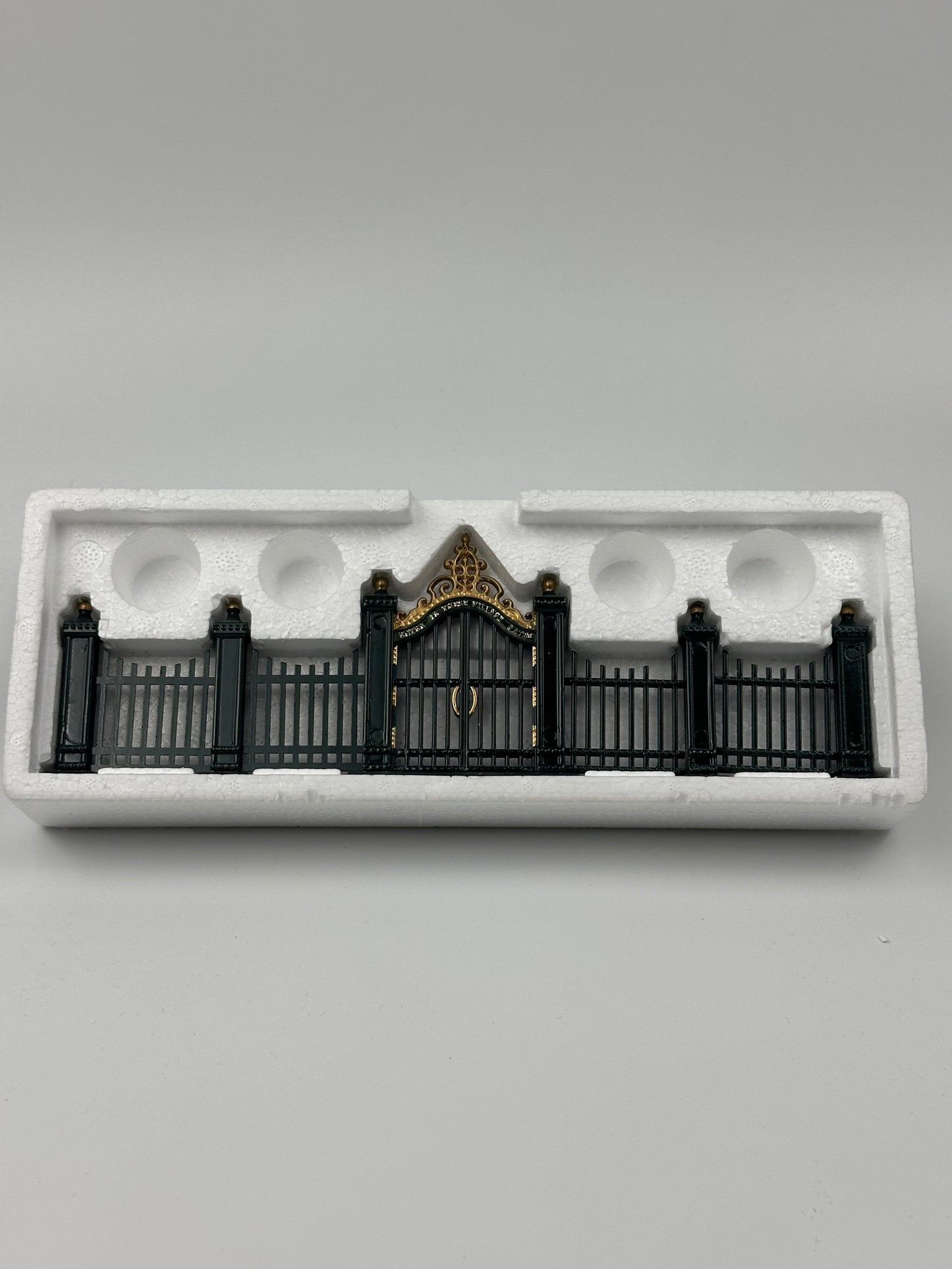Department 56 - Village Wrought Iron Gate and Fence (9 Piece Set) - Village Accessories