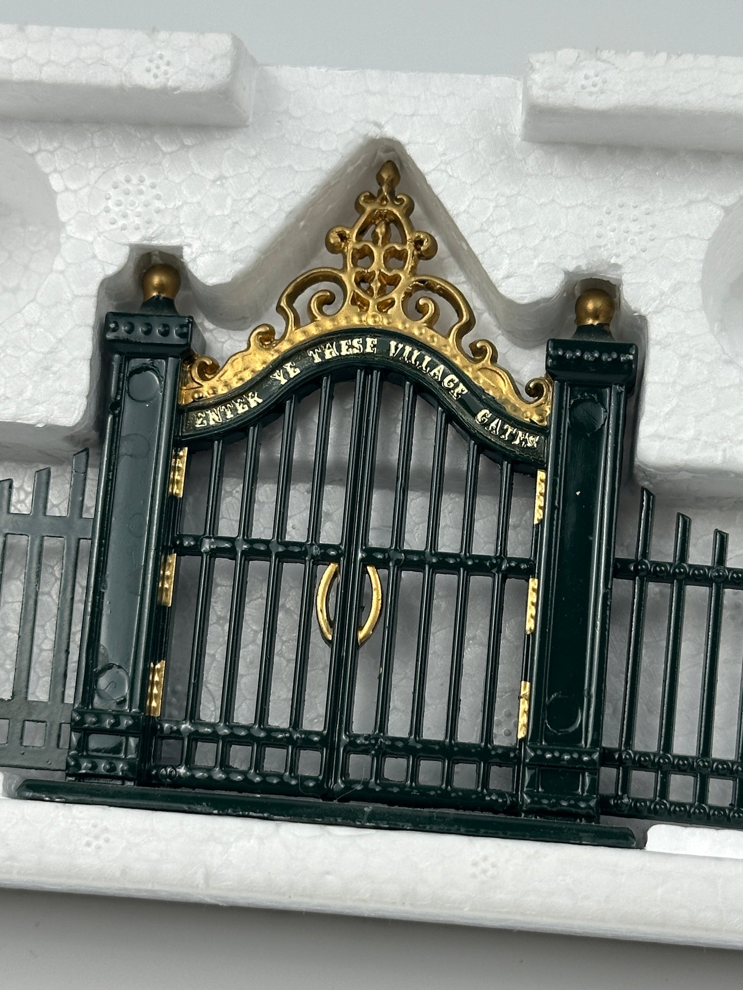 Department 56 - Village Wrought Iron Gate and Fence (9 Piece Set) - Village Accessories