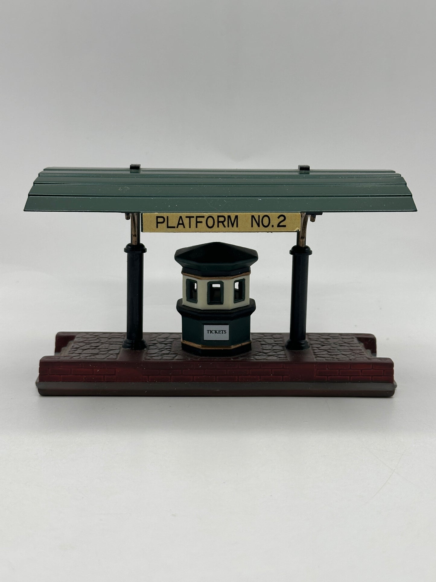 Department 56 - Victoria Station Train Platform - Dickens' Village