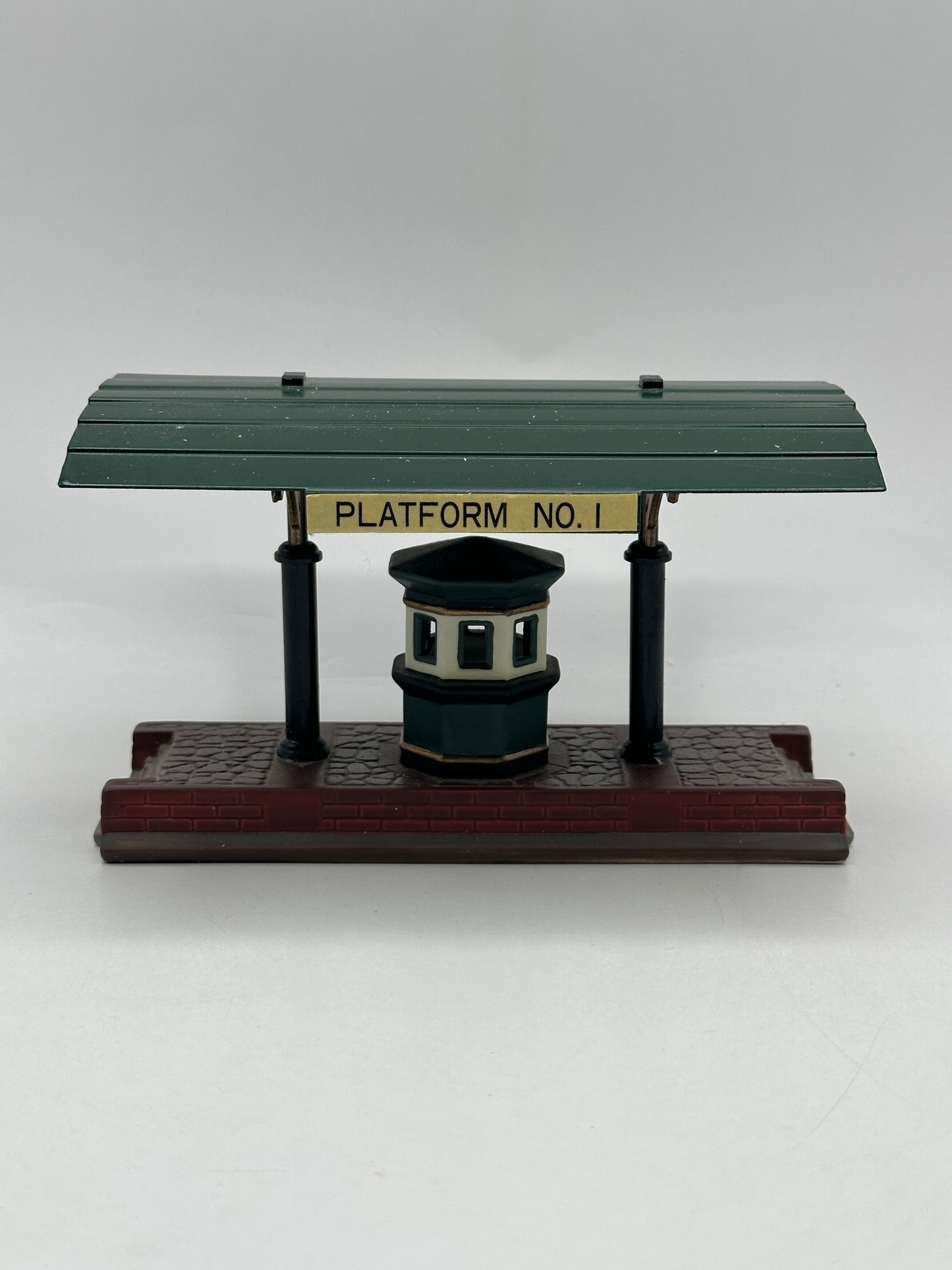 Department 56 - Victoria Station Train Platform - Dickens' Village