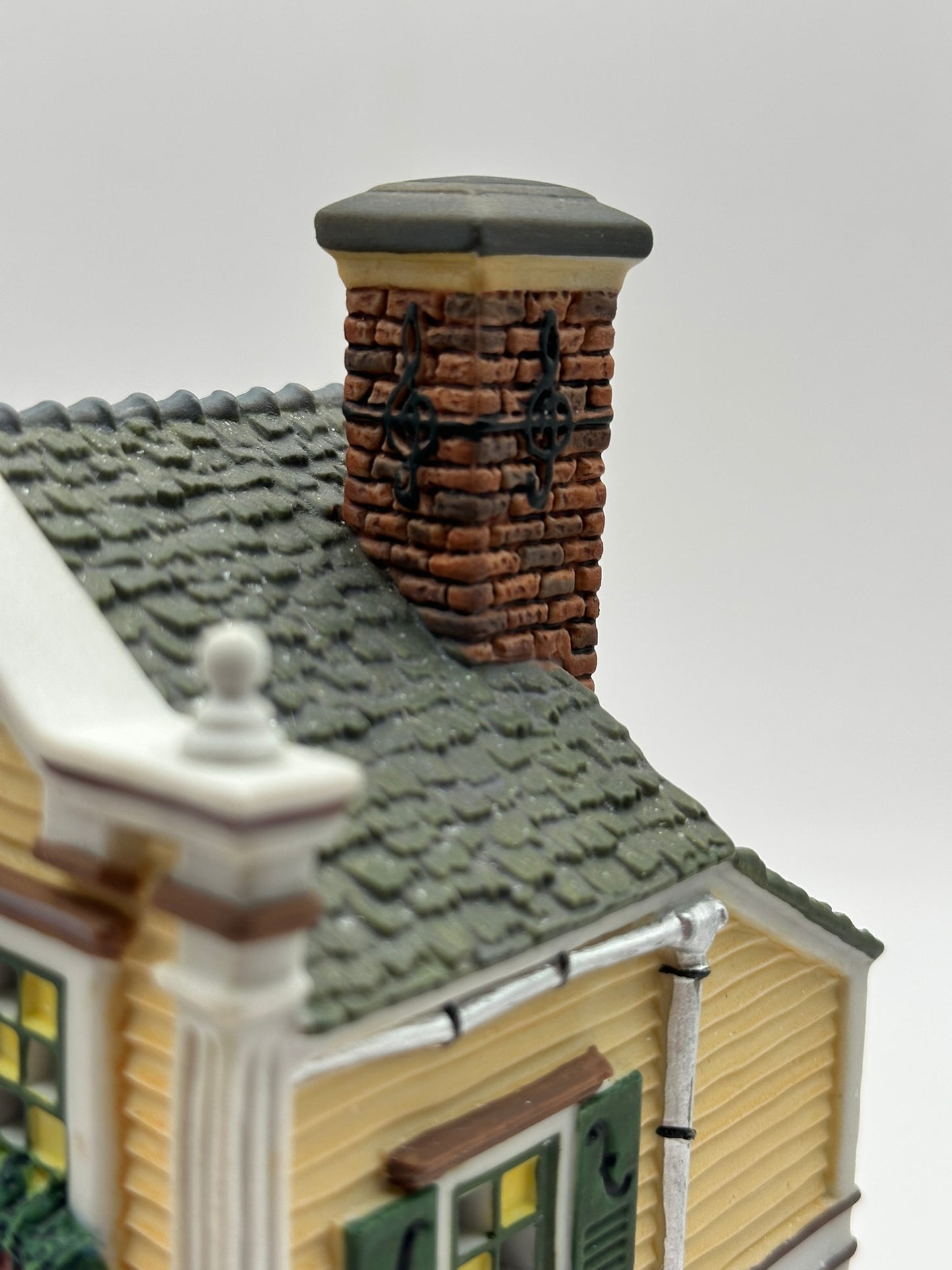 Department 56 - Benjamin Bowman Violin Maker - New England Village