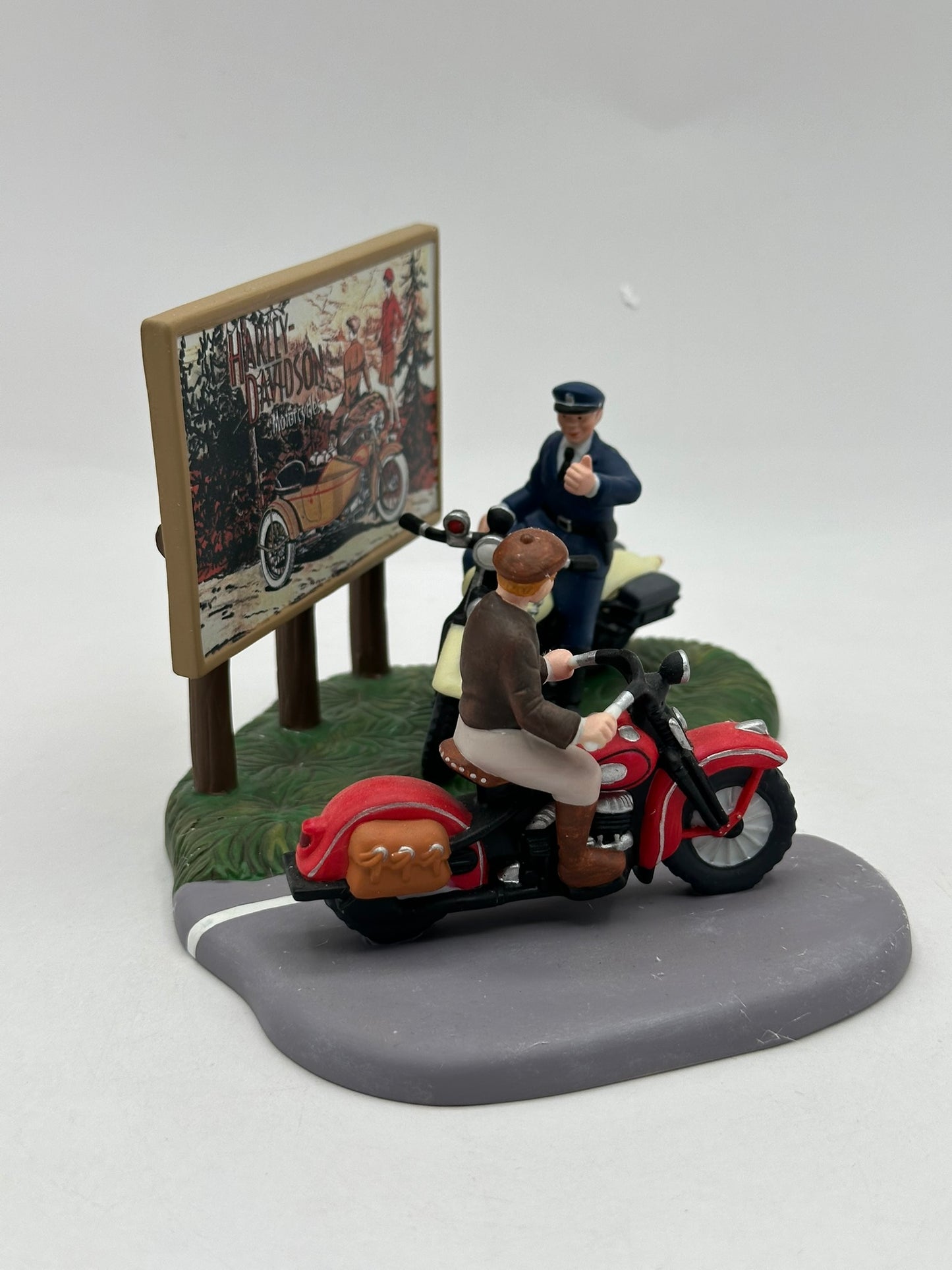 Department 56 - Milwaukee Or Bust (Harley-Davidson) - Christmas in the City