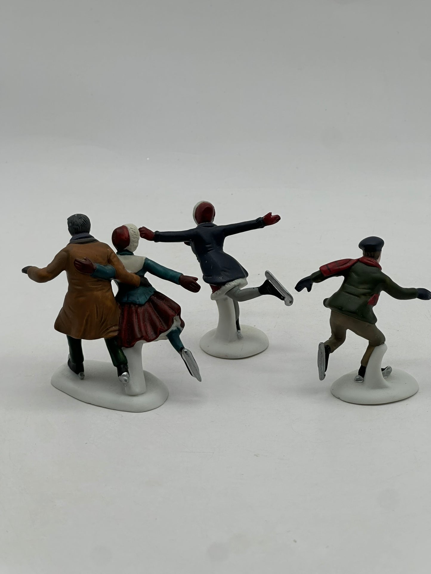 Department 56 - Skating Party - New England Village