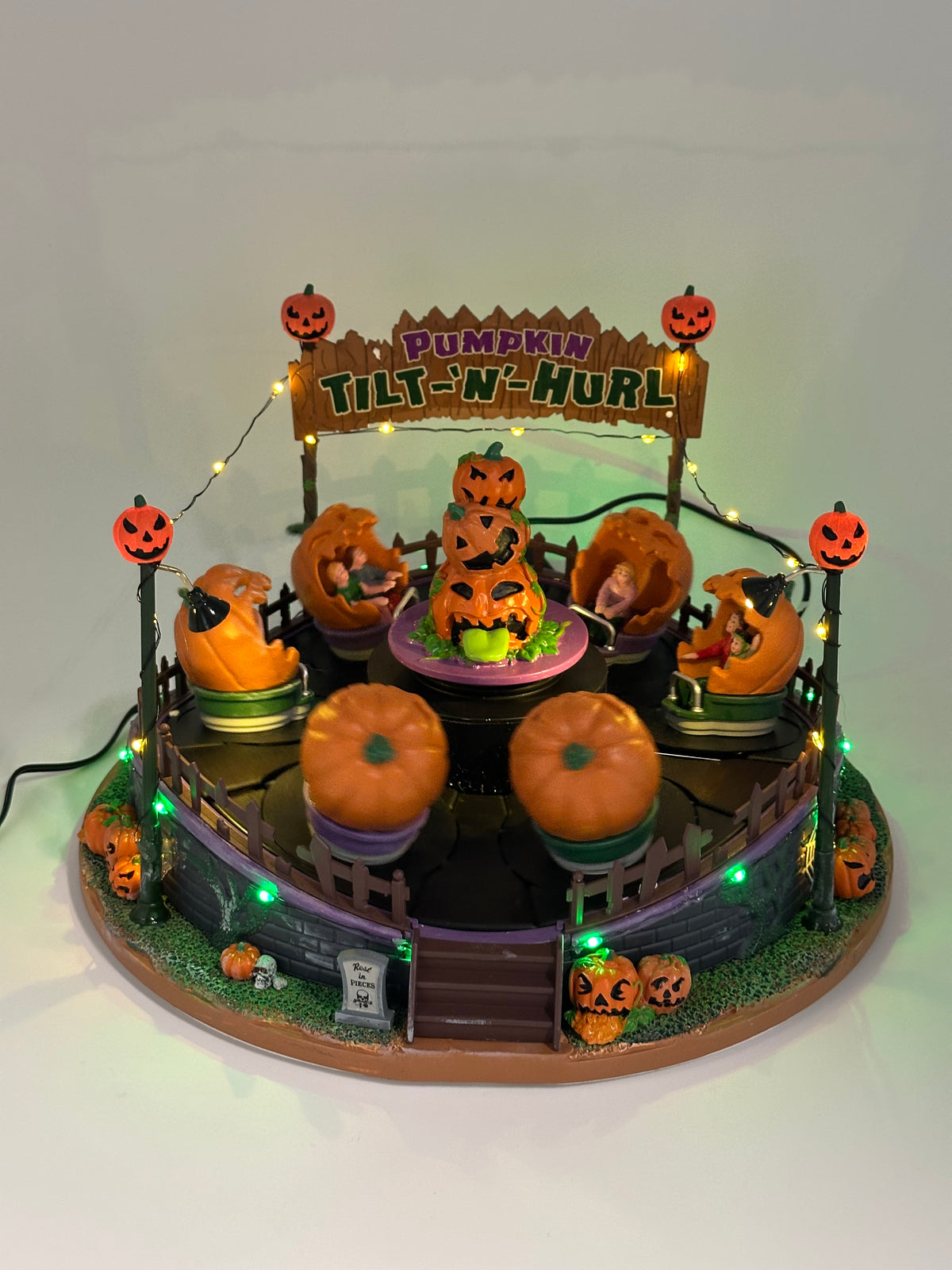 Lemax Spooky Town - Pumpkin Tilt-N-Hurl