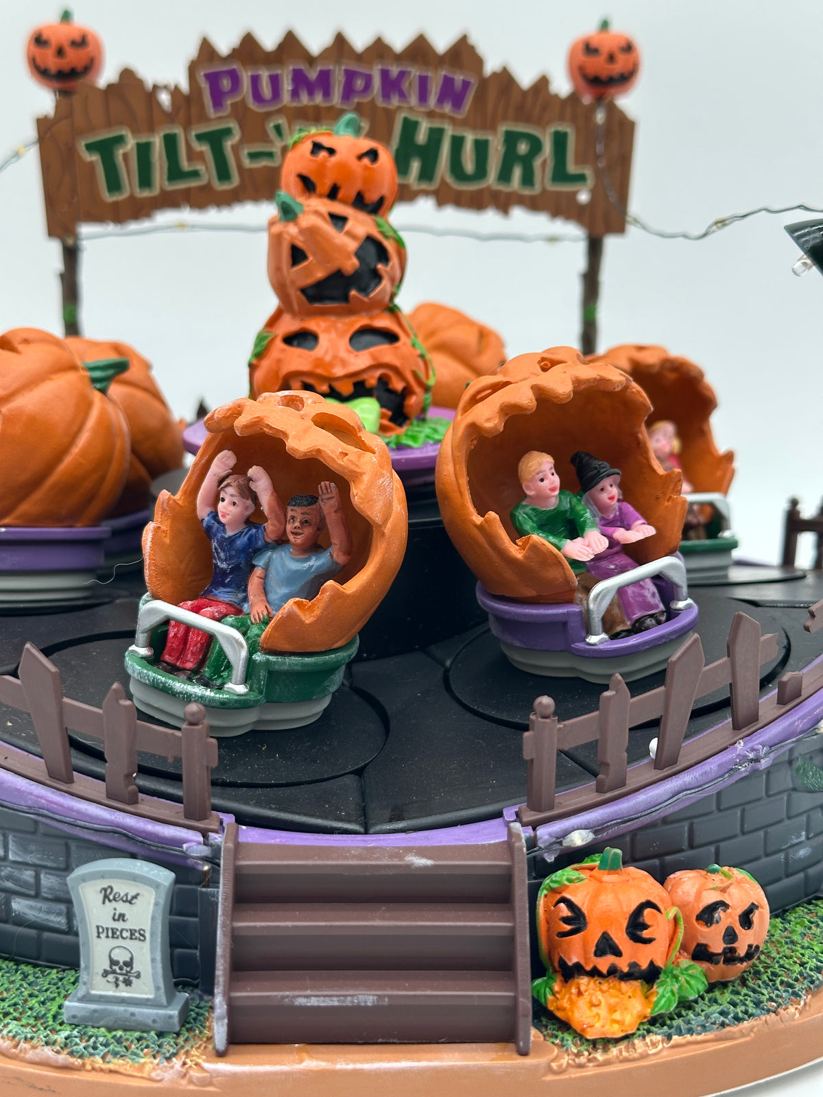 Lemax Spooky Town - Pumpkin Tilt-N-Hurl