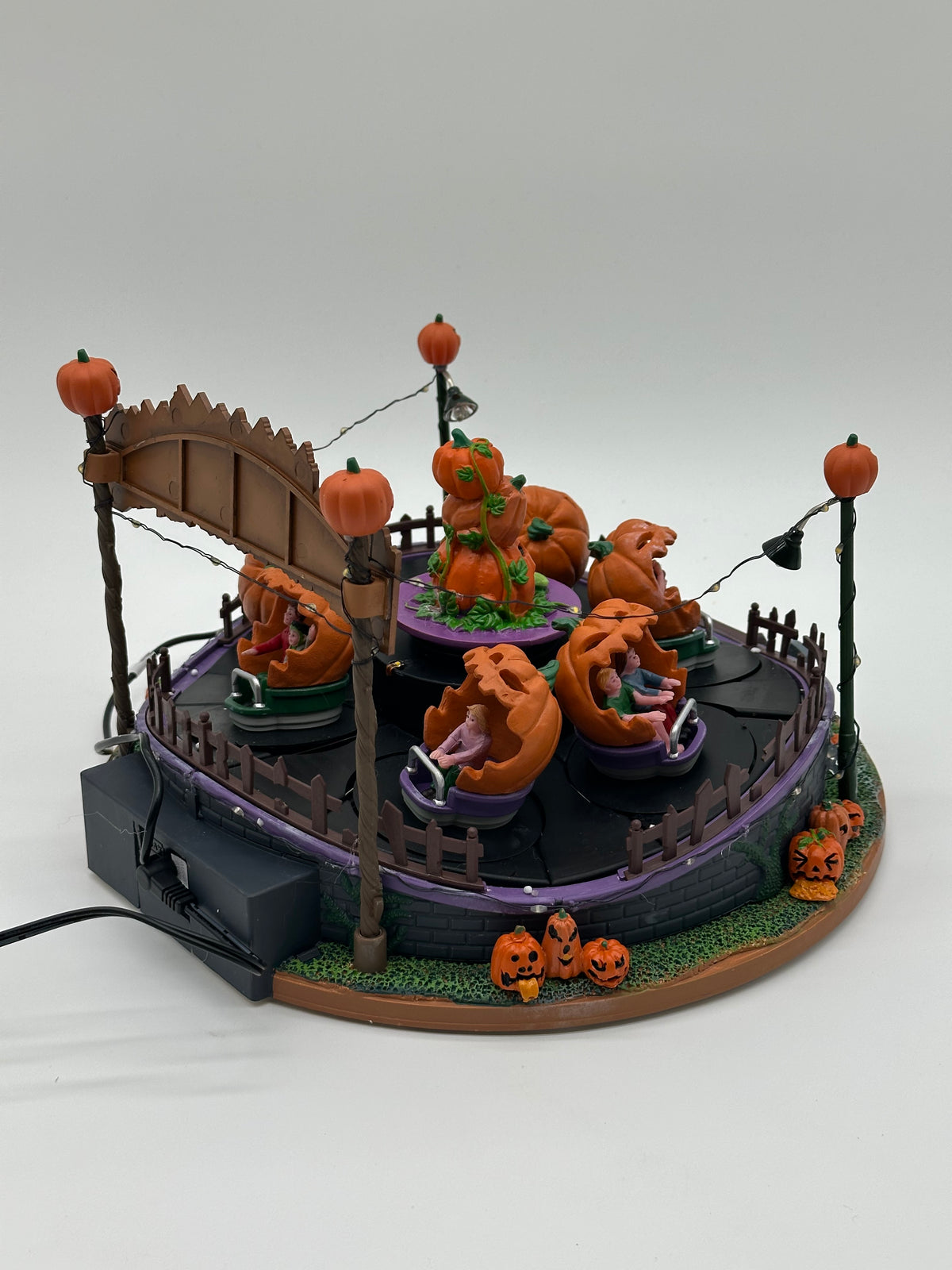 Lemax Spooky Town - Pumpkin Tilt-N-Hurl