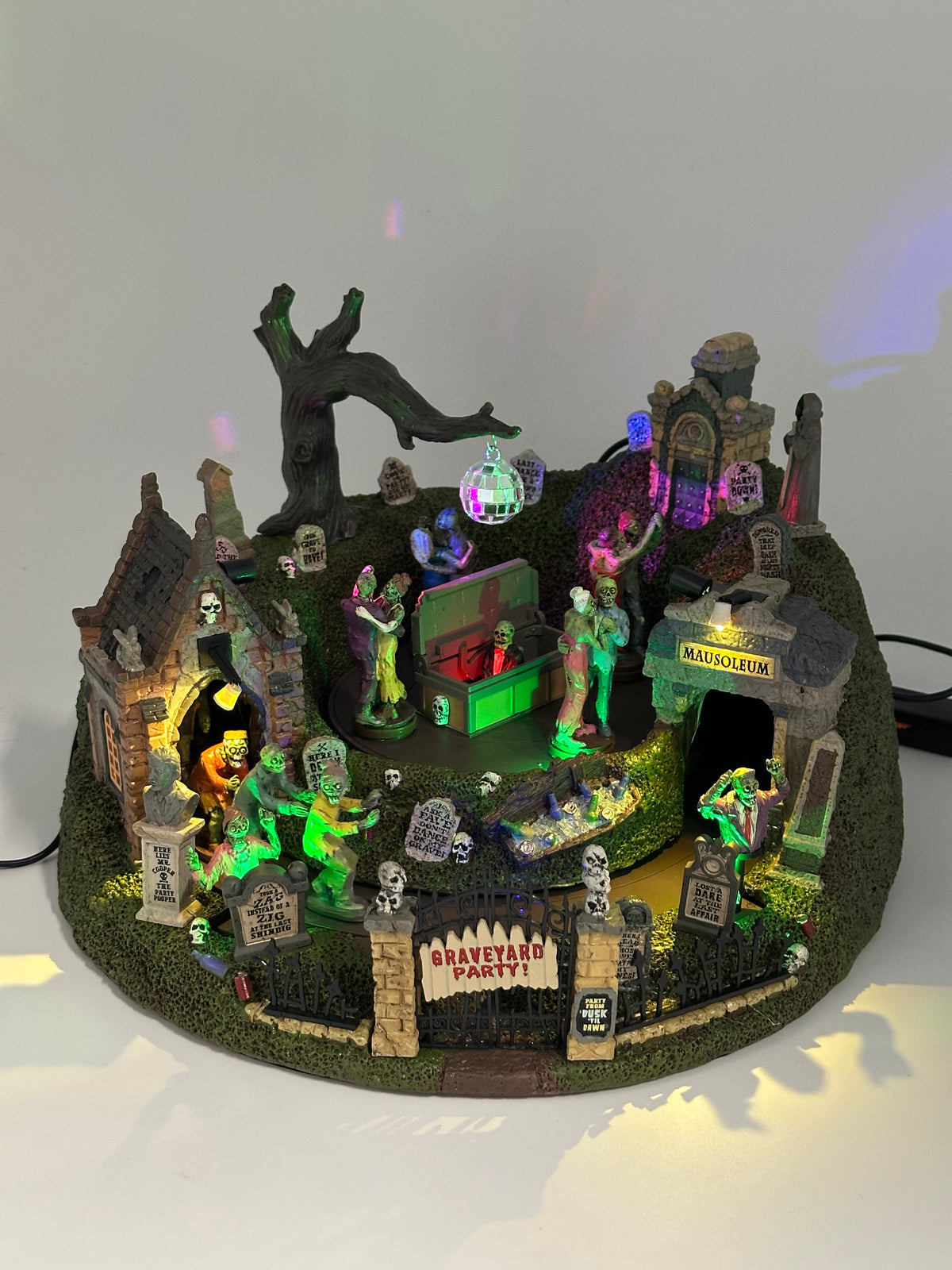 Lemax Spooky Town - Graveyard Party