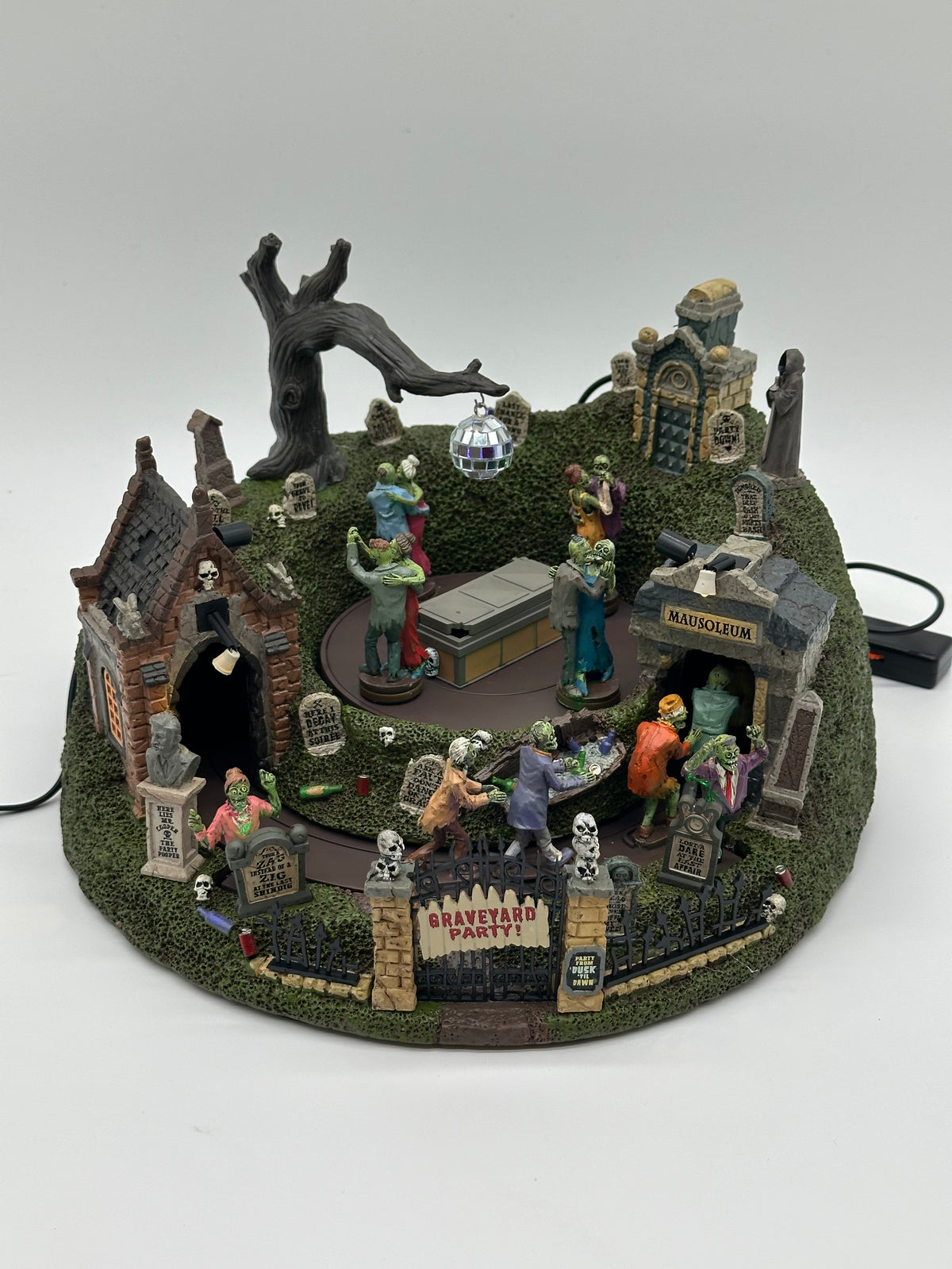 Lemax Spooky Town - Graveyard Party
