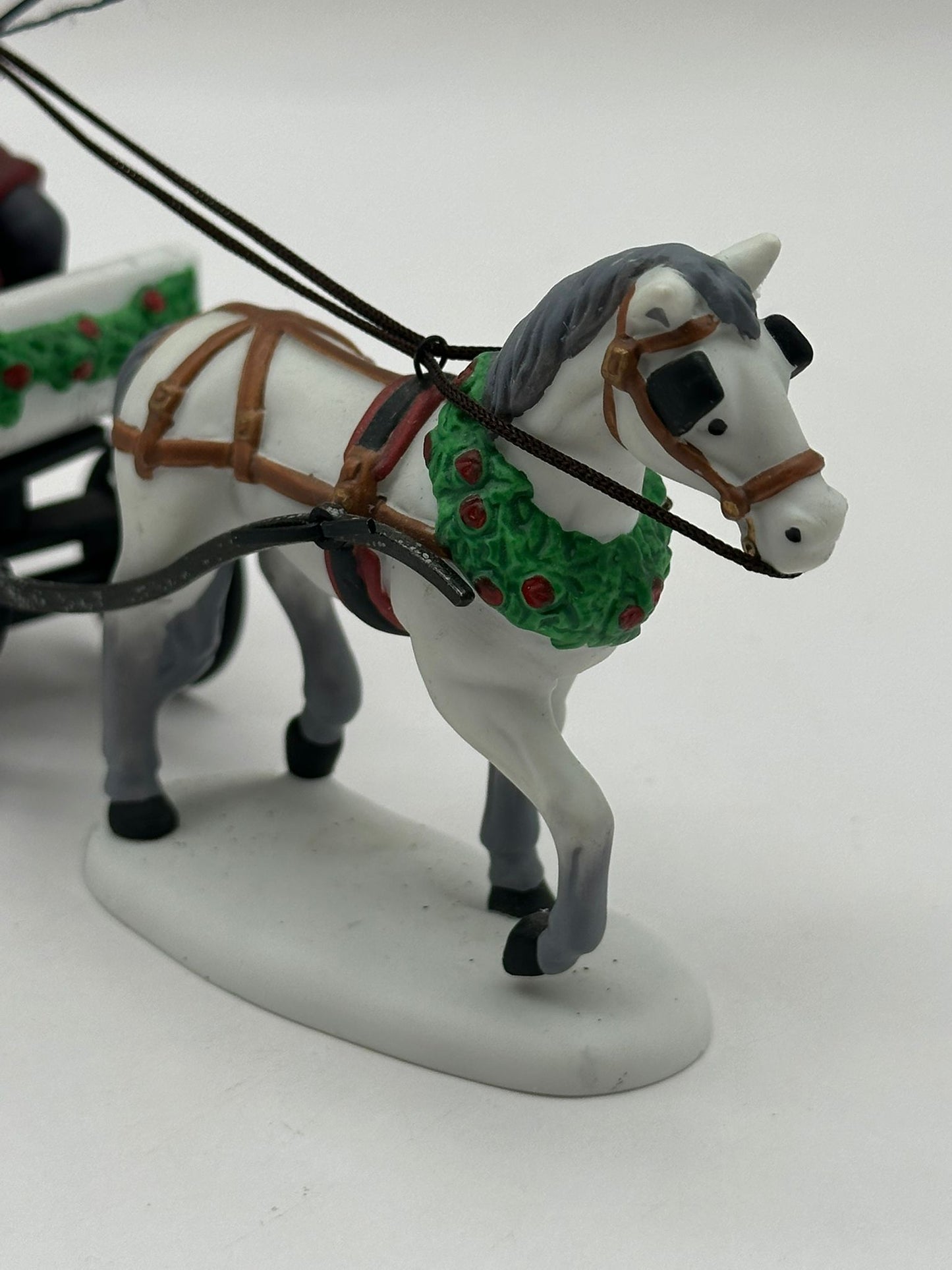 Department 56 - A Carriage Ride For The Bride - Christmas in the City